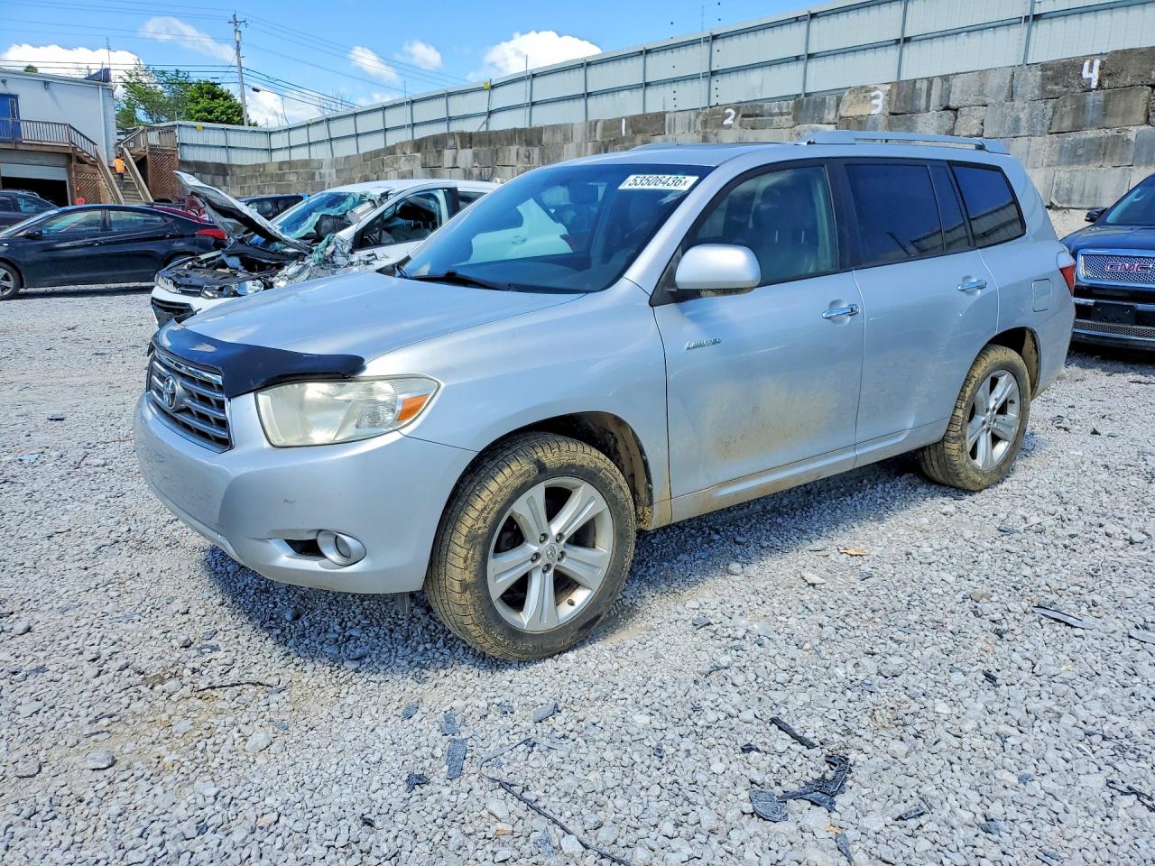 Salvage Toyota Highlander Image
