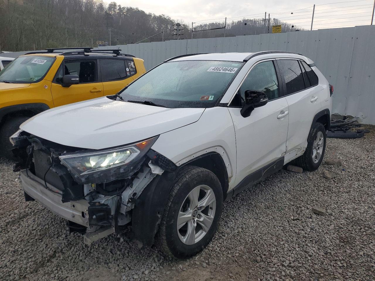 Salvage Toyota RAV4 Image