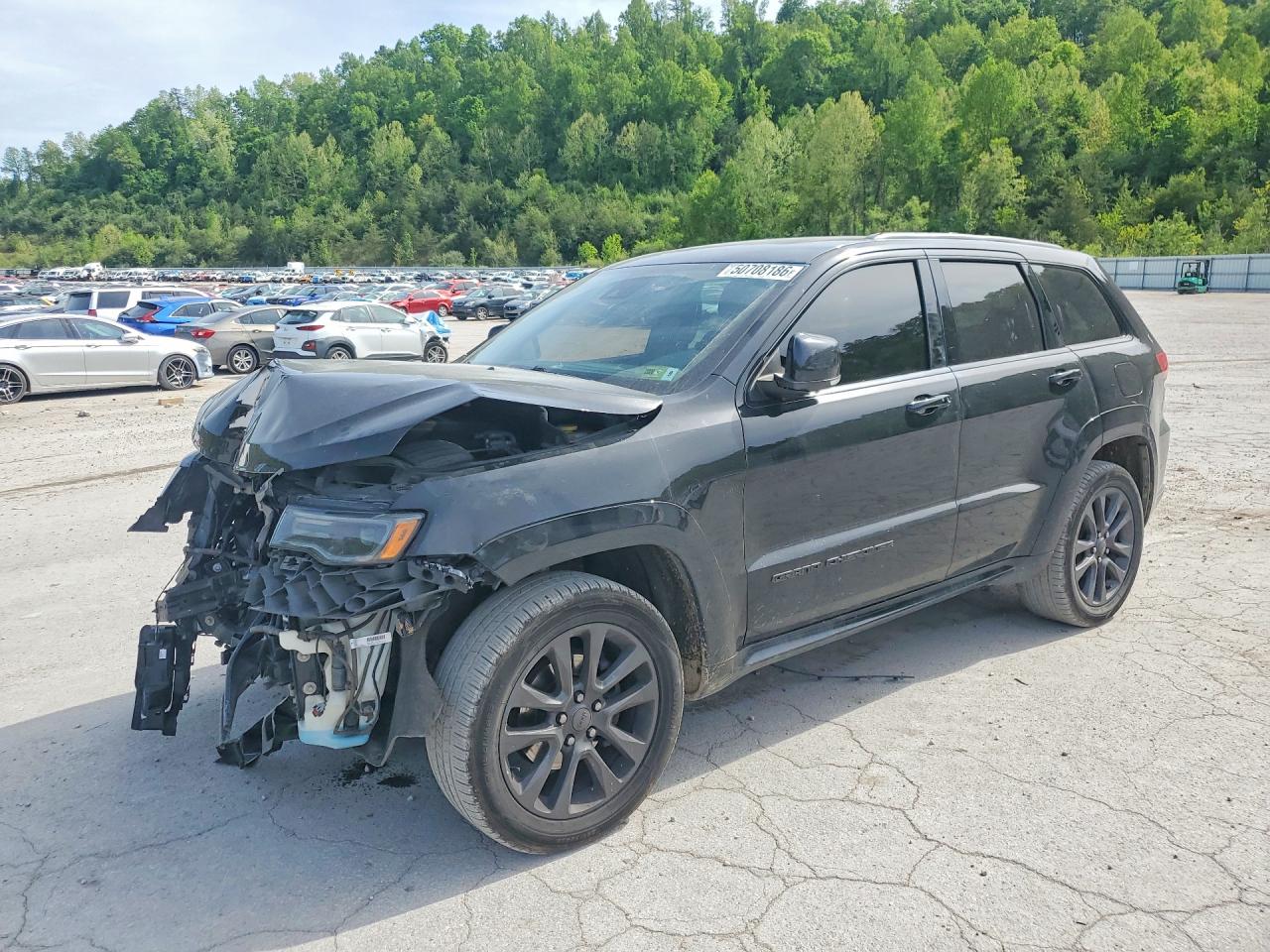 Salvage Jeep Cherokee Image