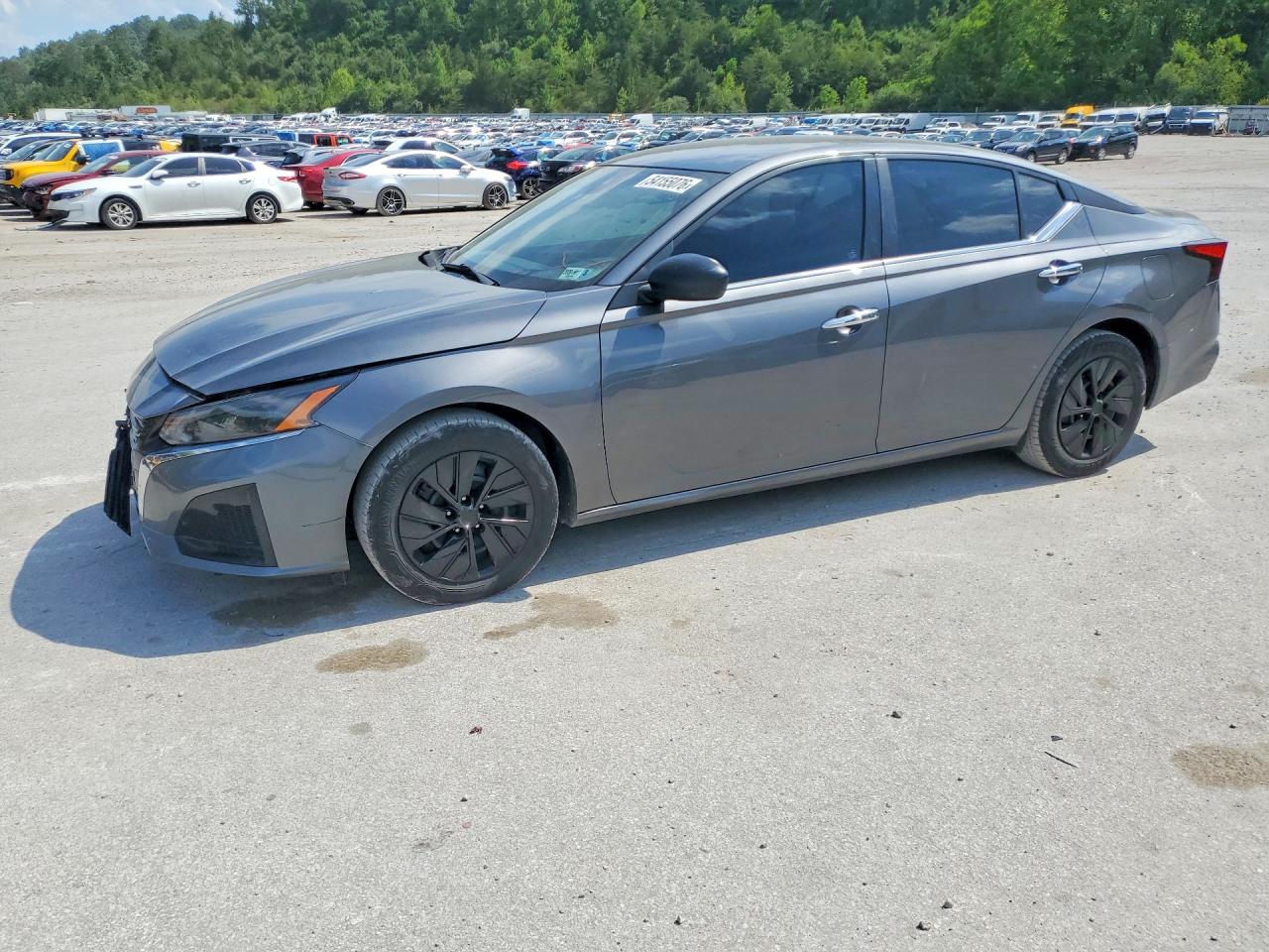 Salvage Nissan Altima Image