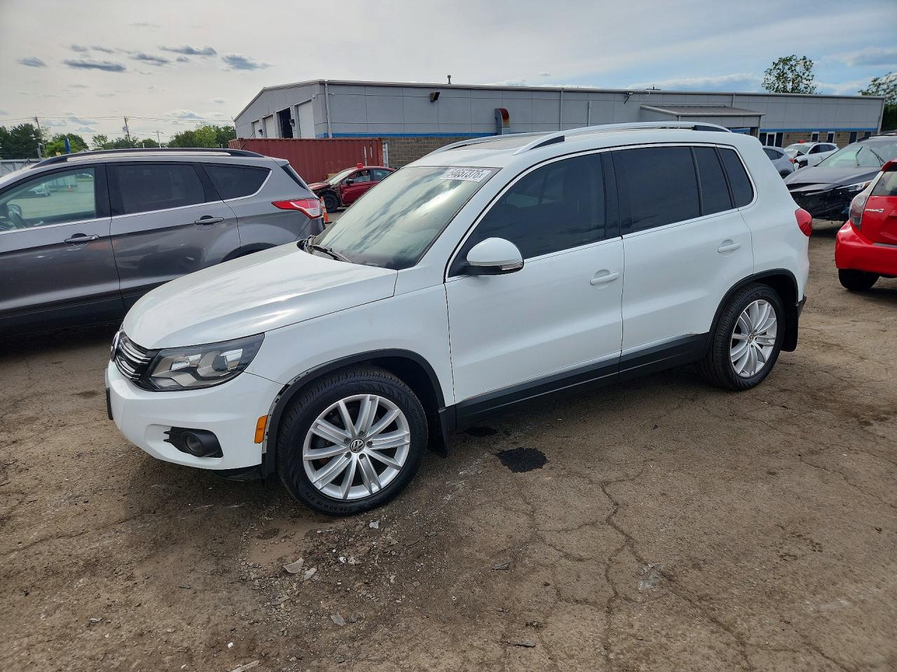 Salvage Volkswagen Tiguan Image