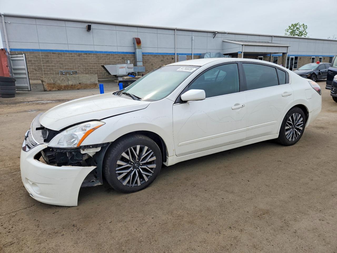 Salvage Nissan Altima Image