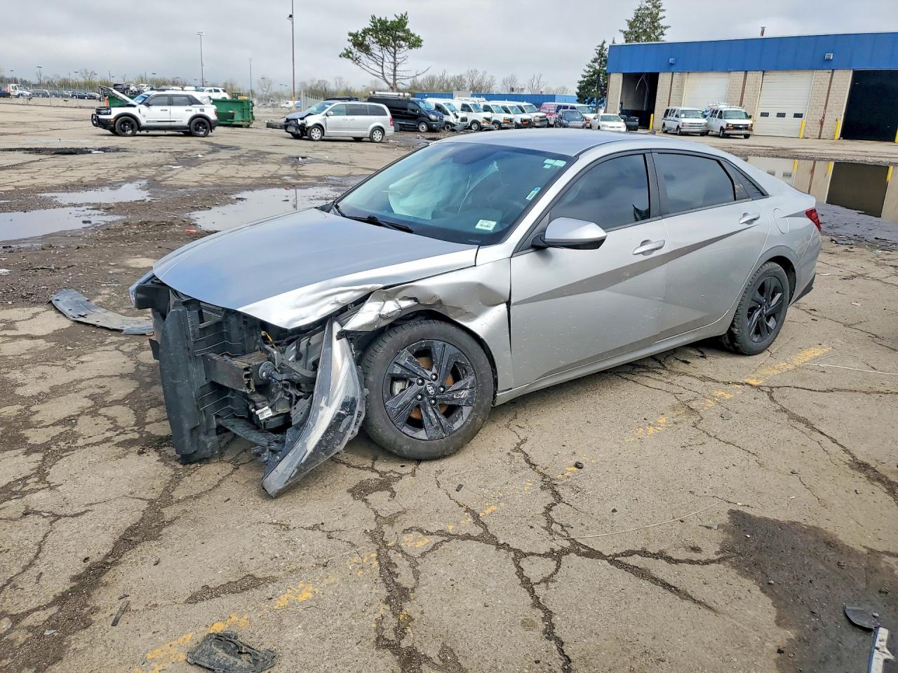 Salvage Hyundai ELANTRA Image