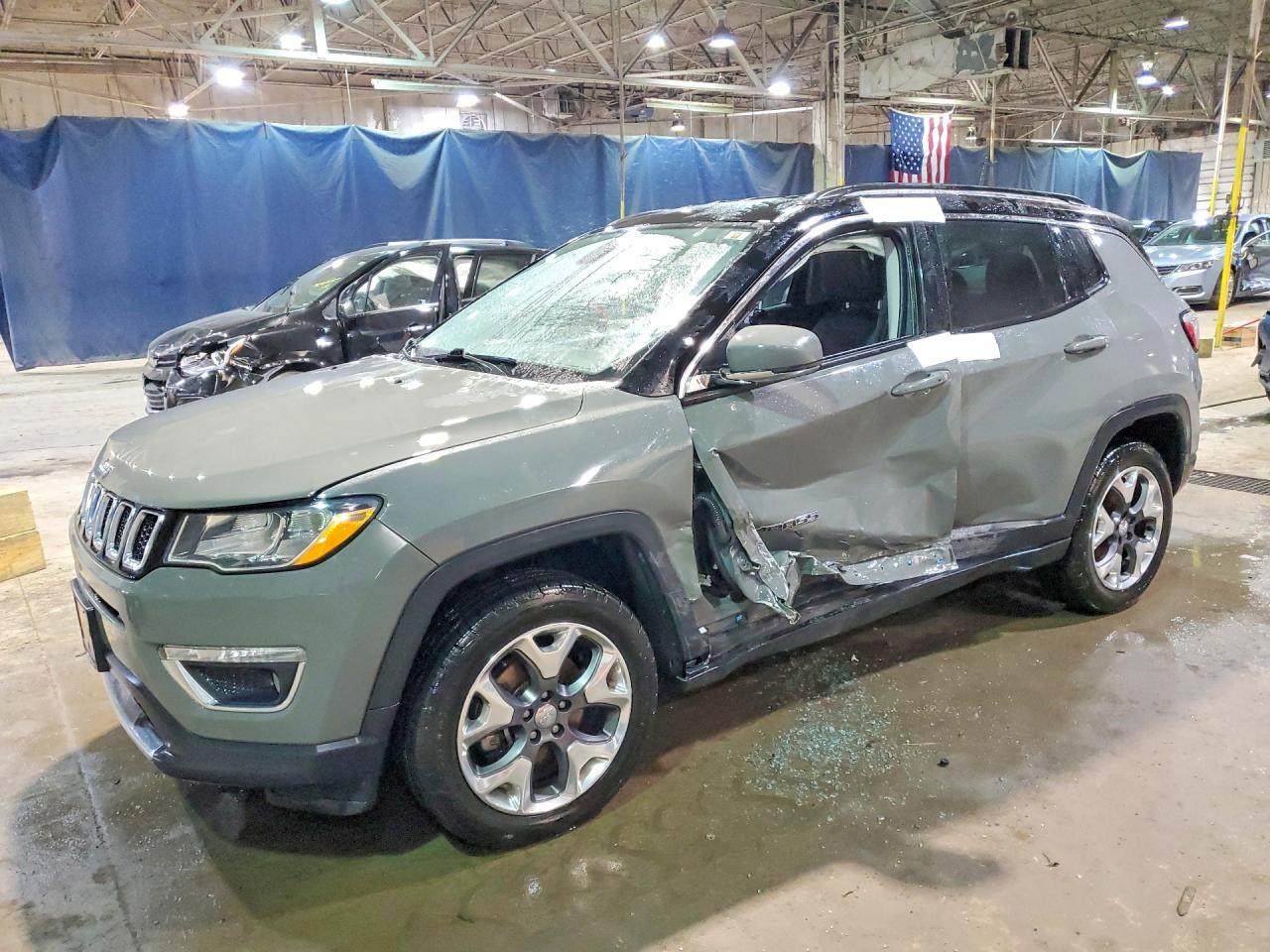 Salvage Jeep Compass Image