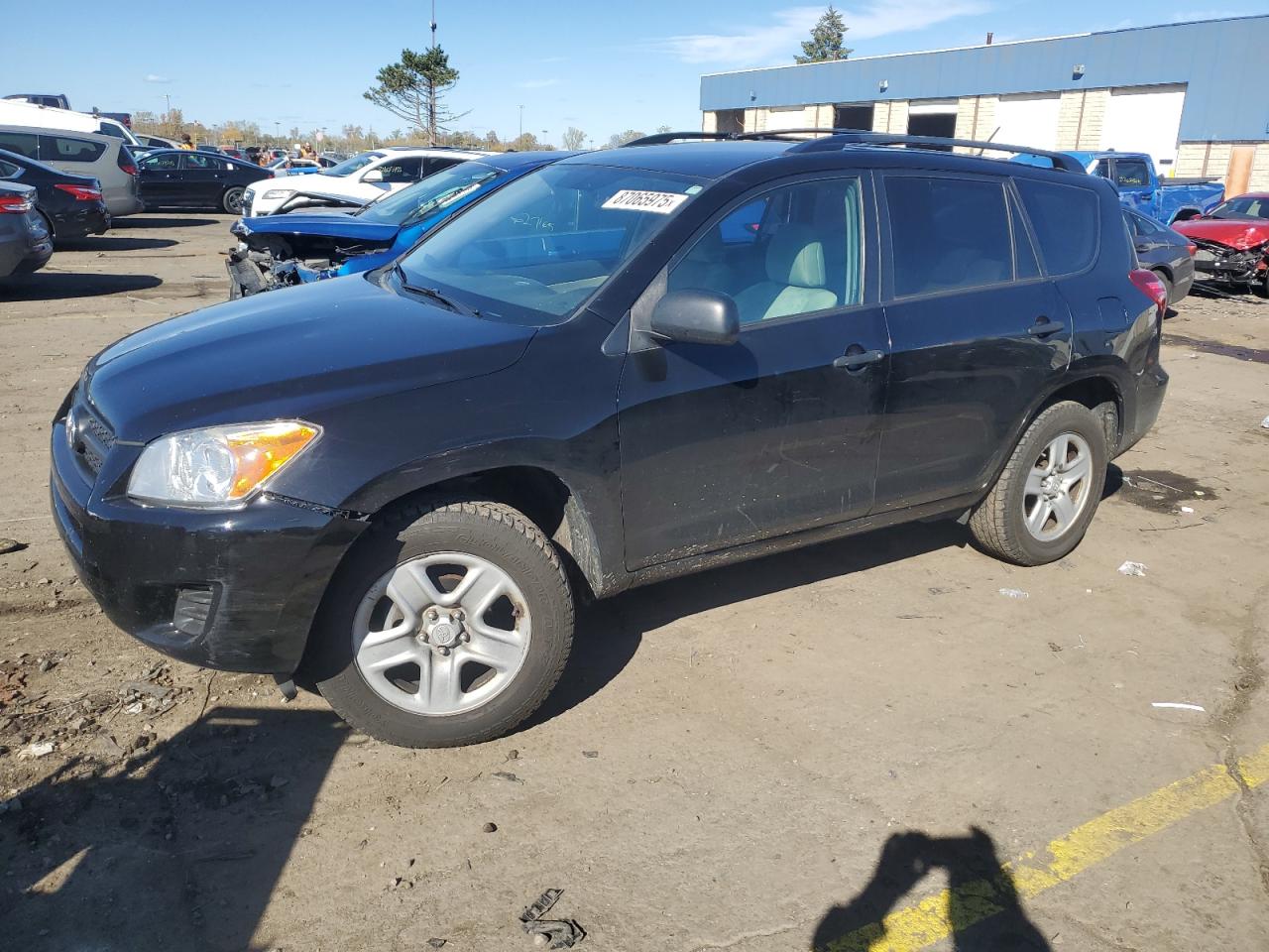 Salvage Toyota RAV4 Image