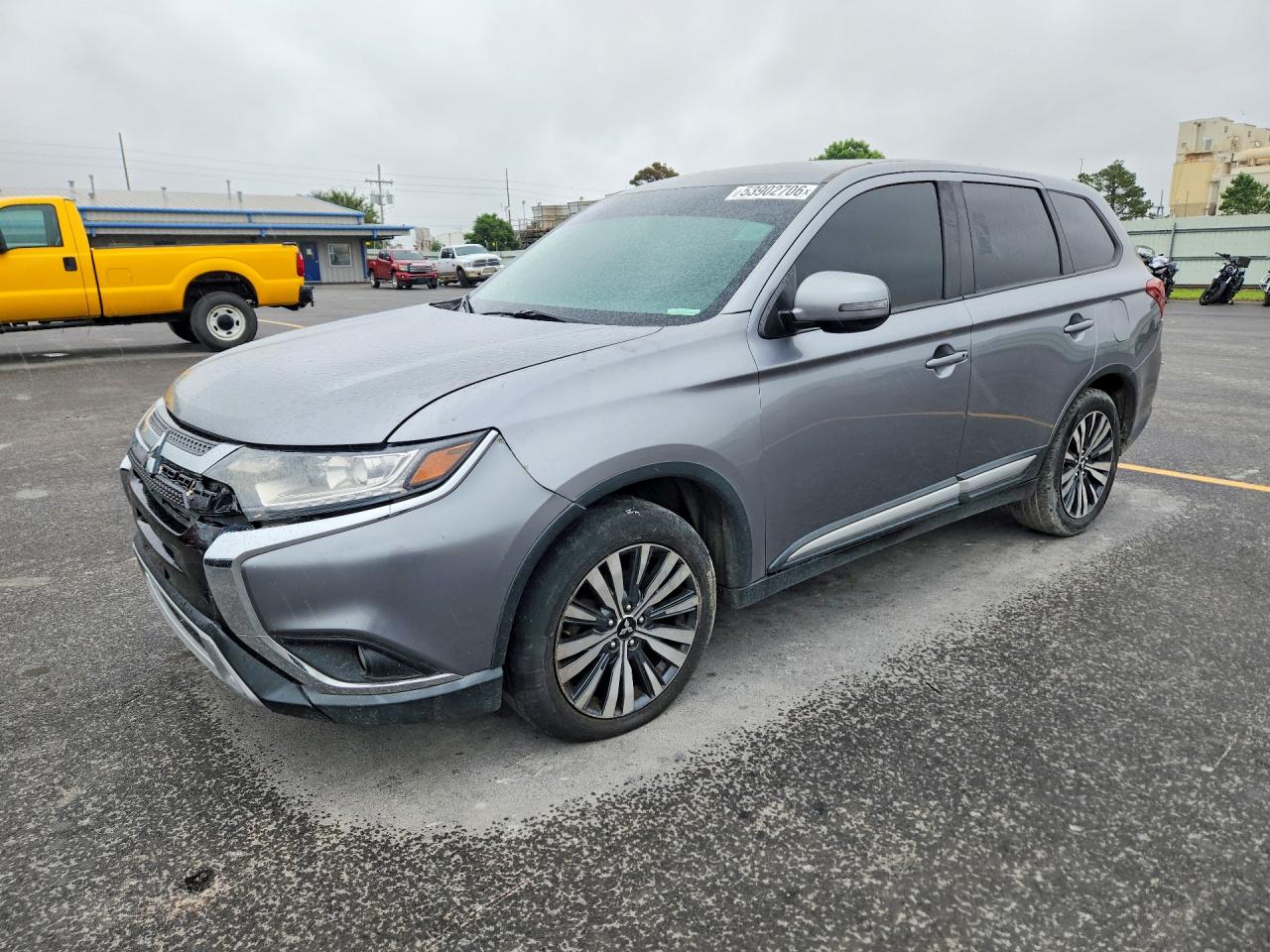 Salvage Mitsubishi Outlander Image