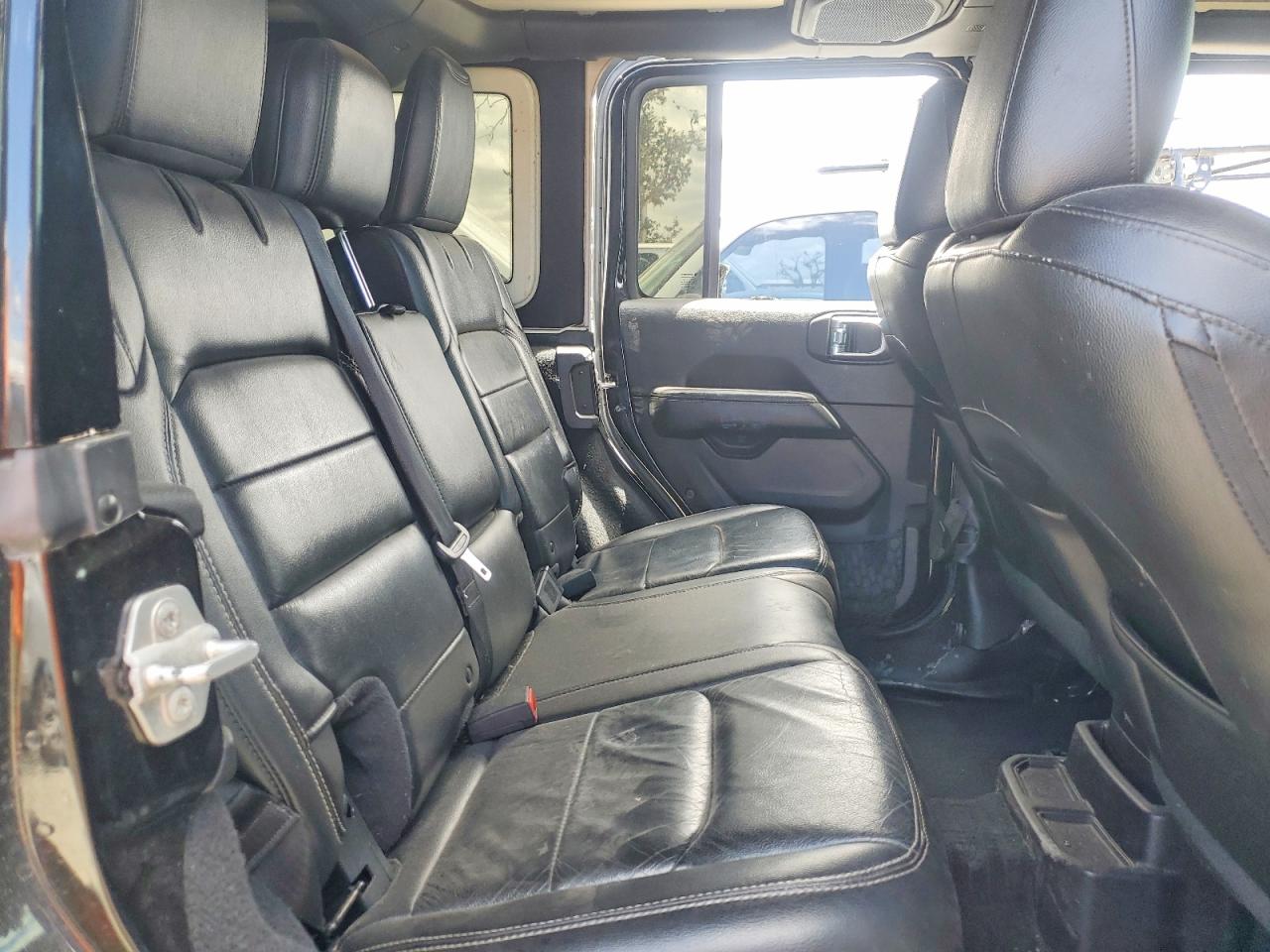 Jeep Wrangler Sahara