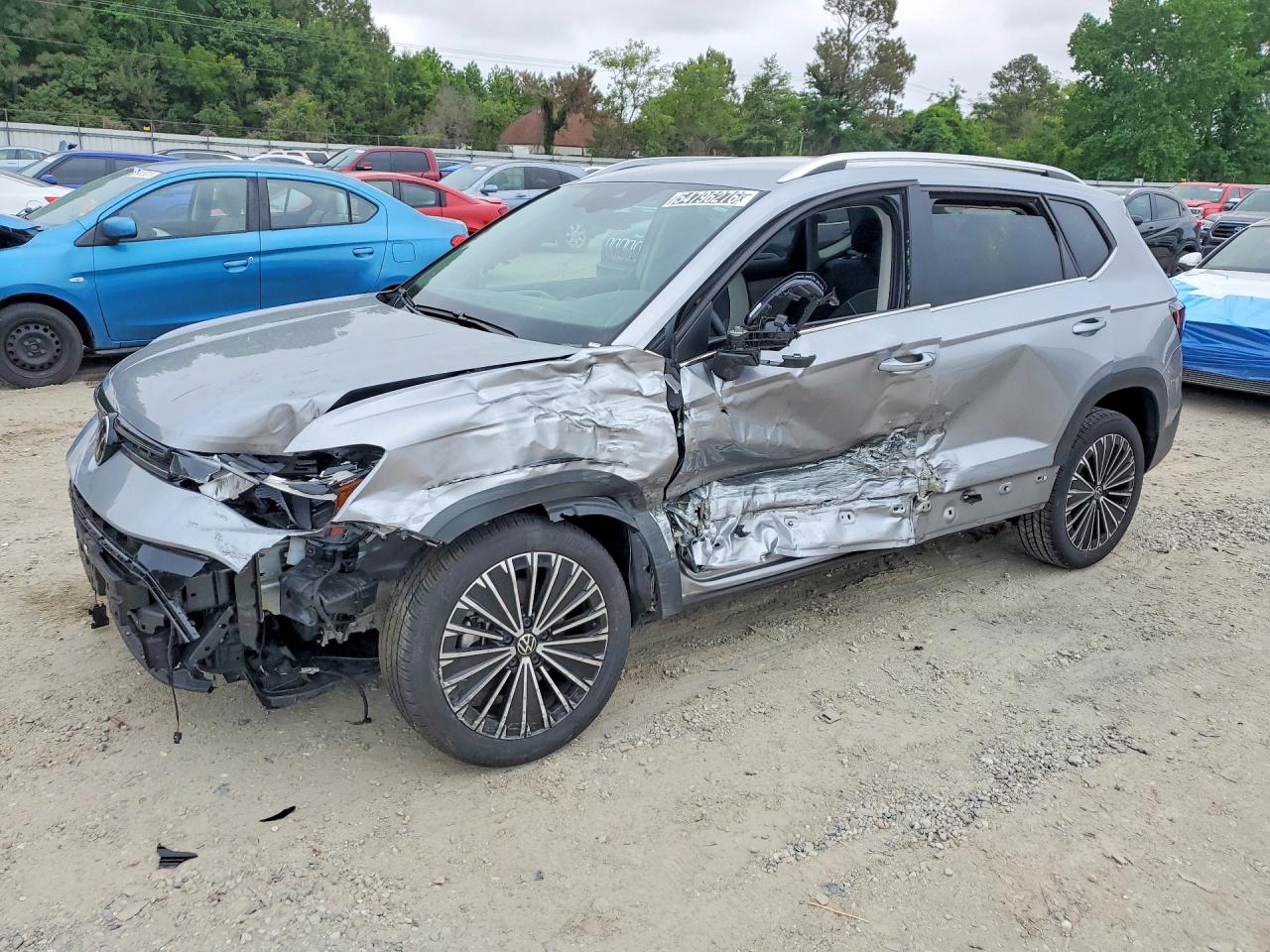 Salvage Volkswagen Taos Image