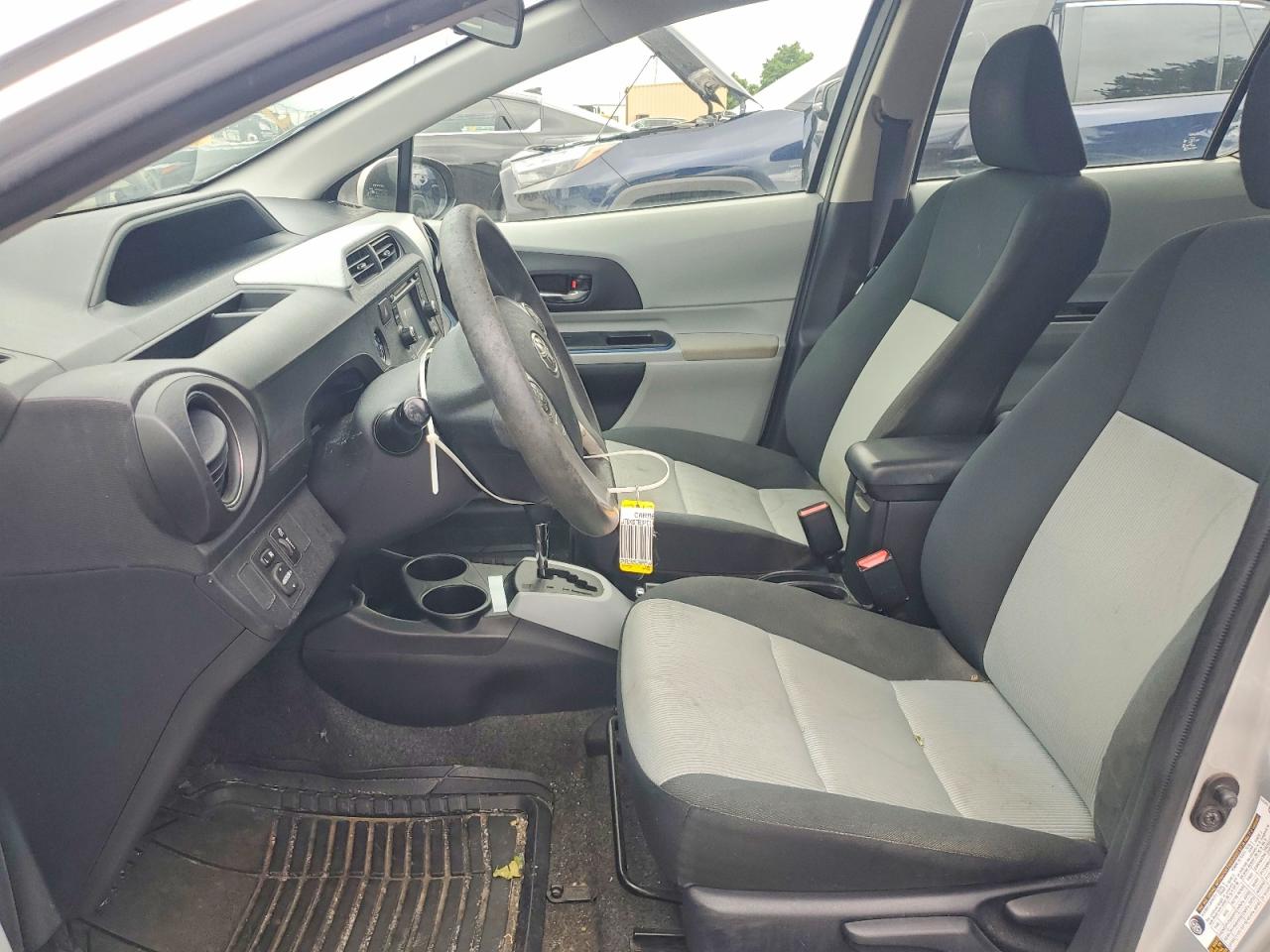 Toyota Prius c Three