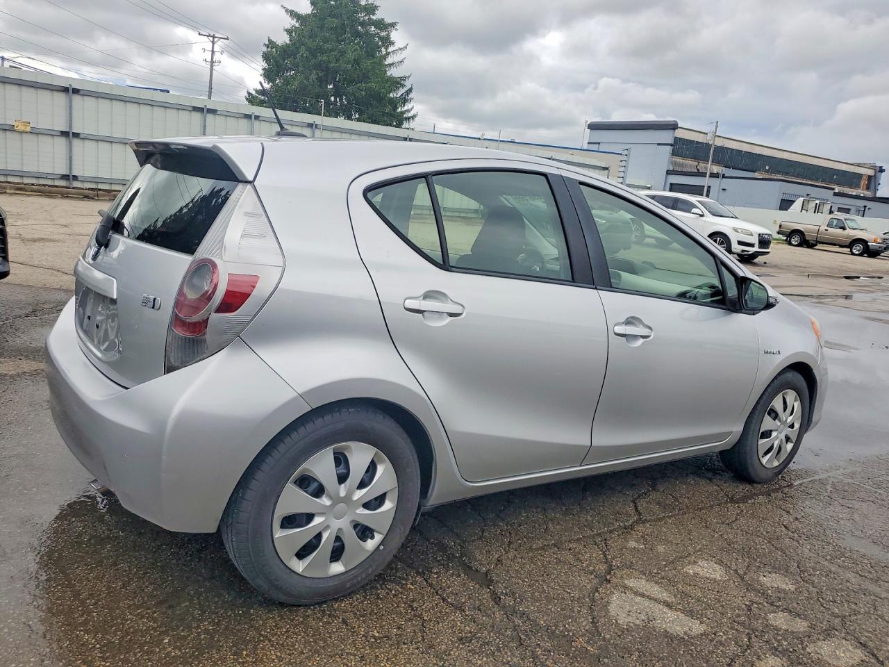 Toyota Prius c Three