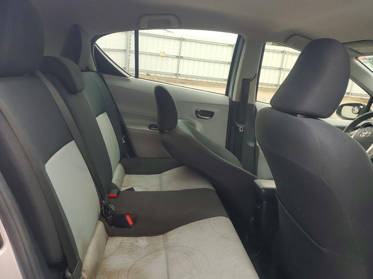 Toyota Prius c Three