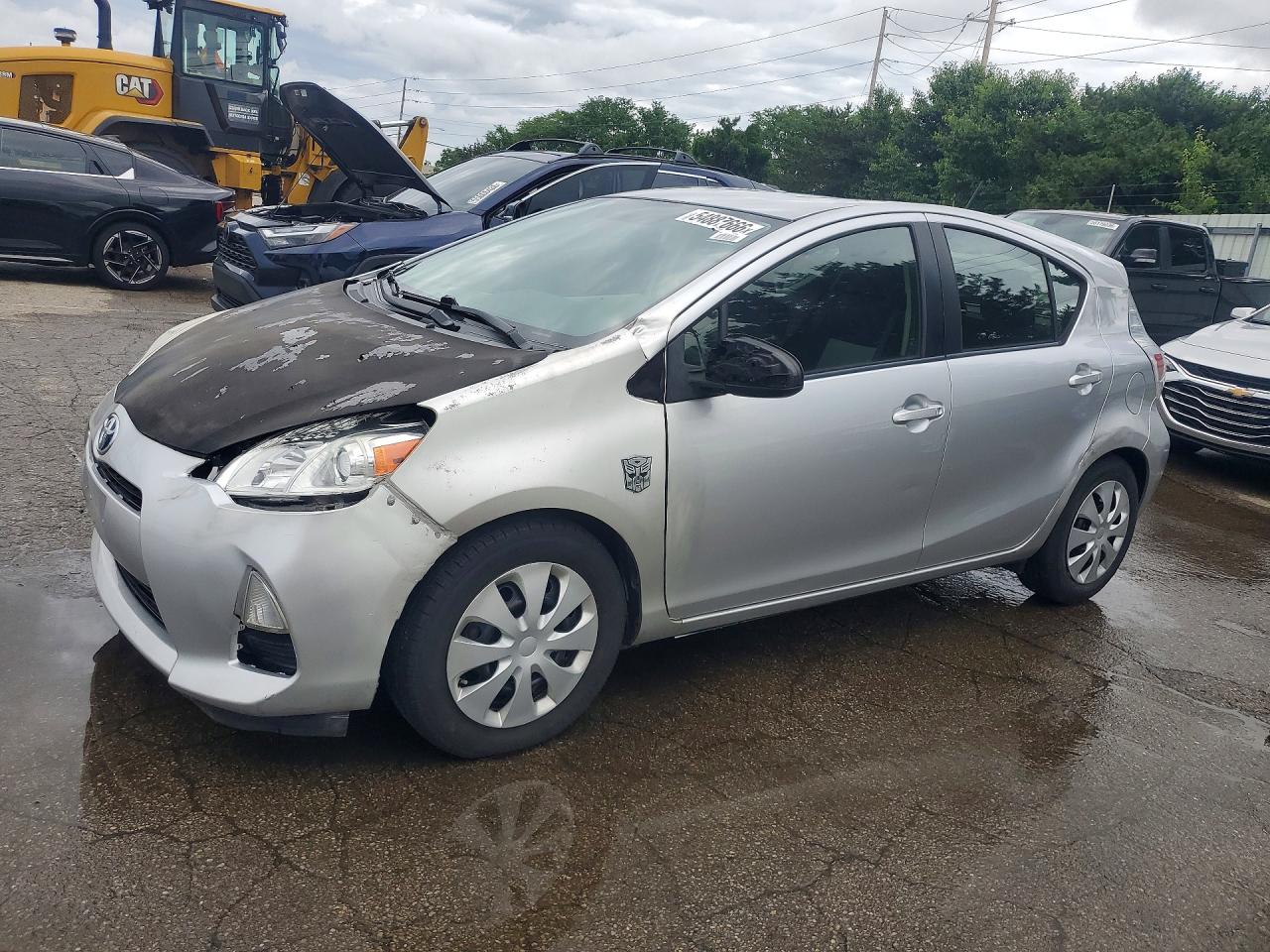 Salvage Toyota Prius Image