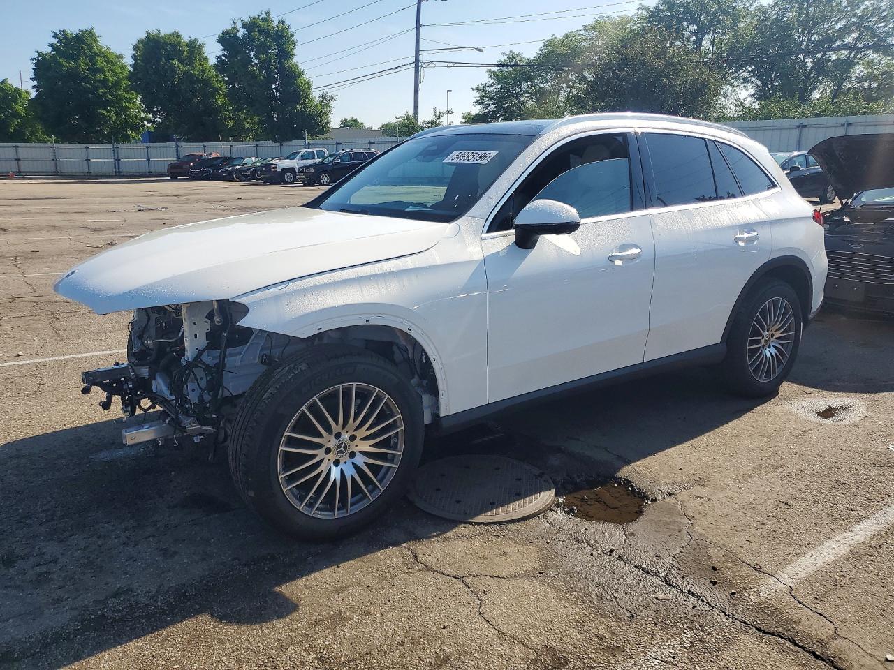 Salvage Mercedes-Benz GLC Image
