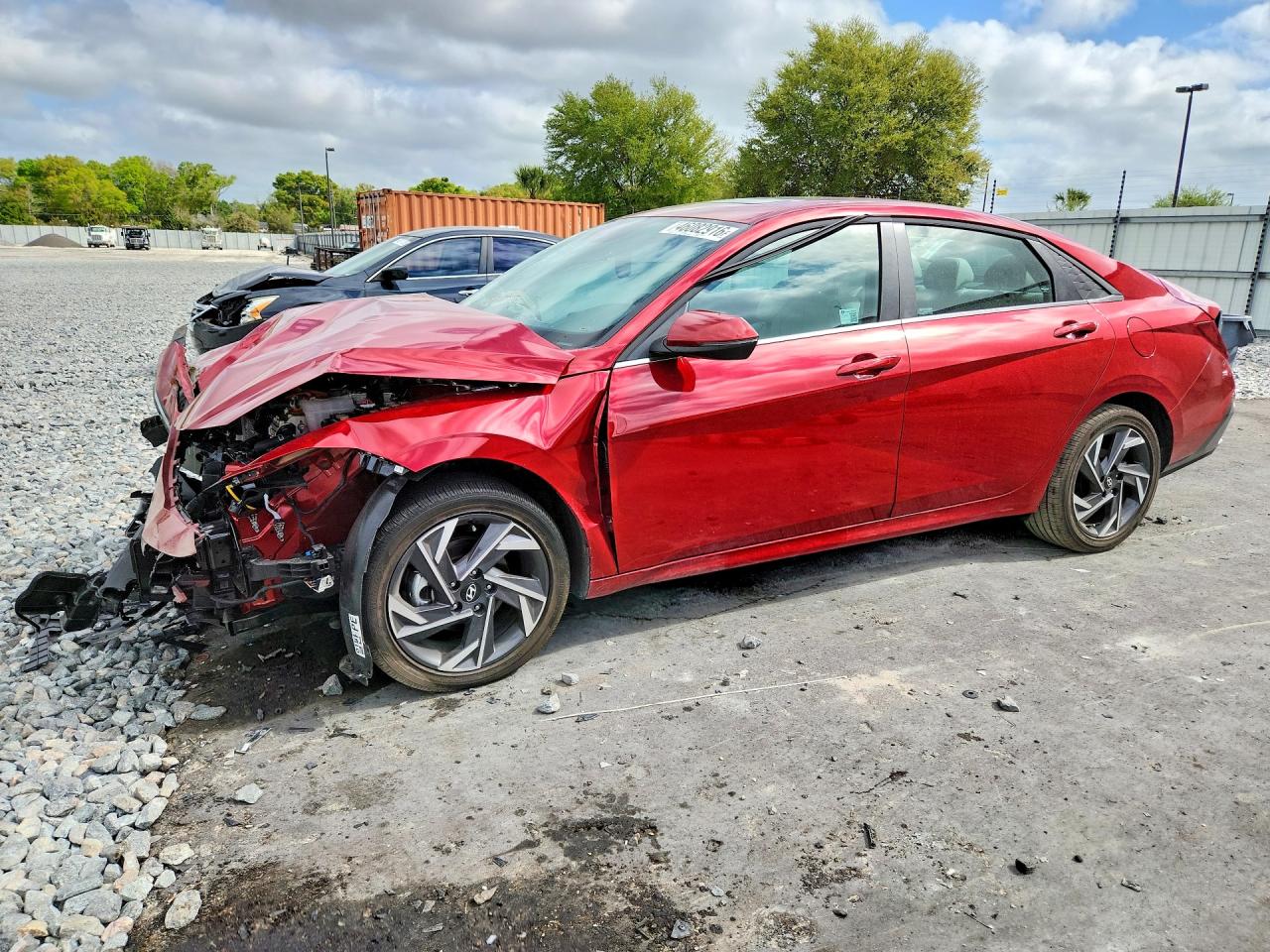 Salvage Hyundai ELANTRA Image