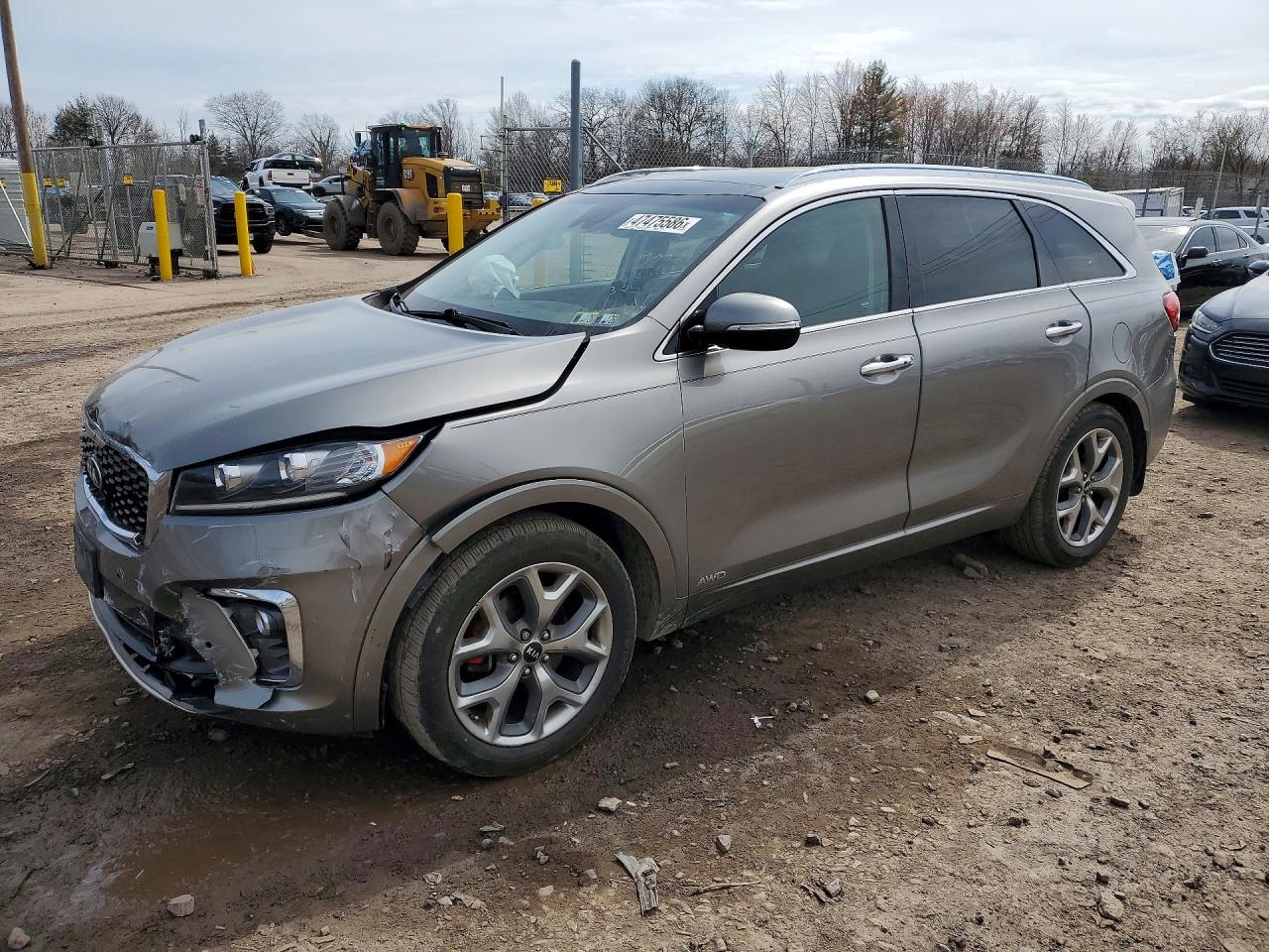 Salvage Kia Sorento Image