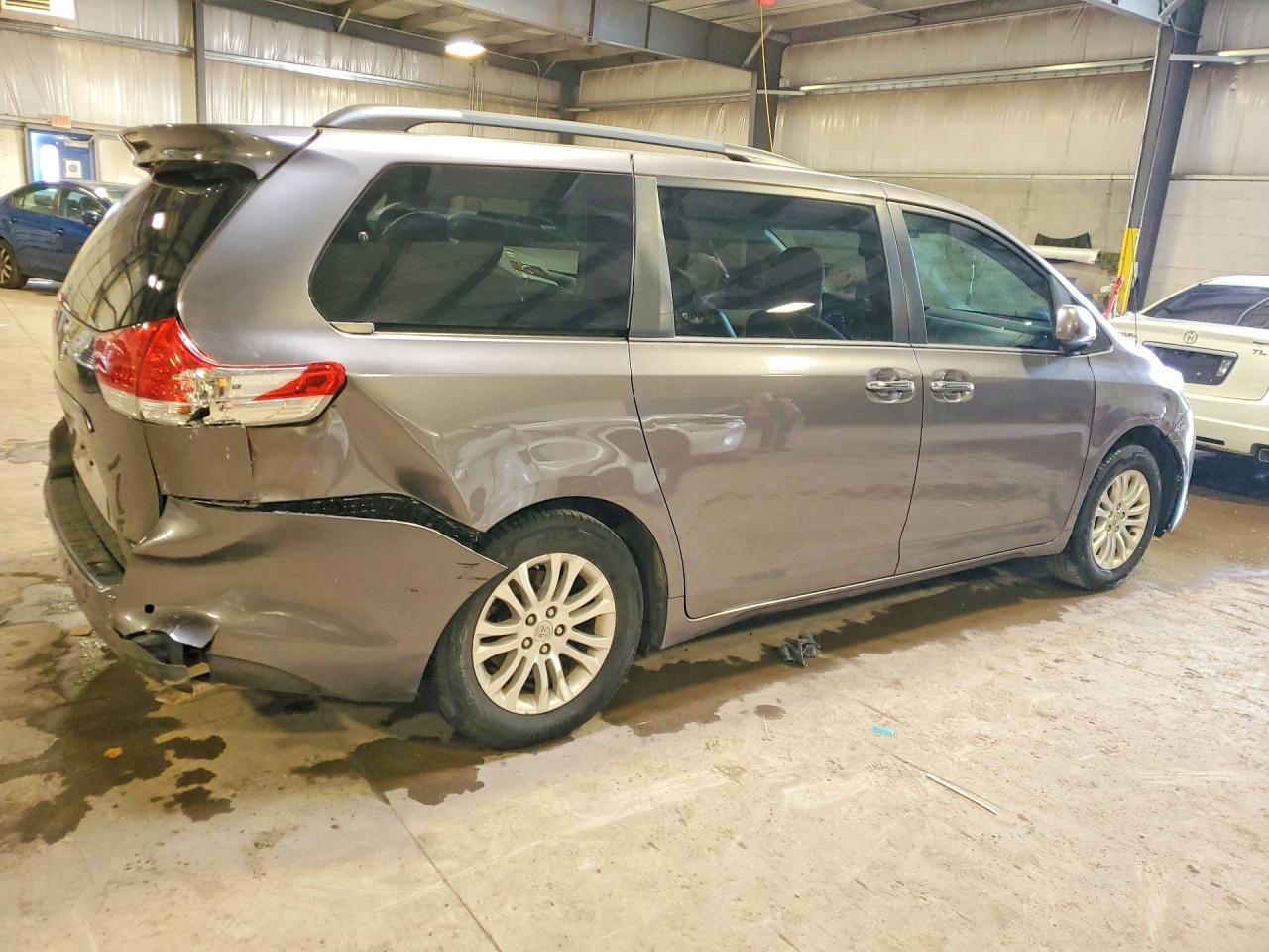 Toyota Sienna Xle 8-passenger