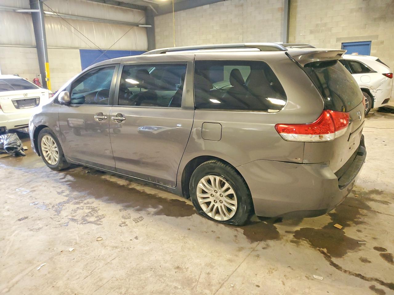 Toyota Sienna Xle 8-passenger