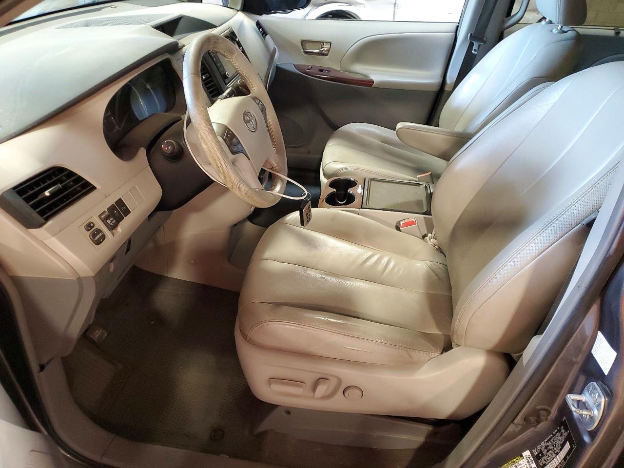 Toyota Sienna Xle 8-passenger