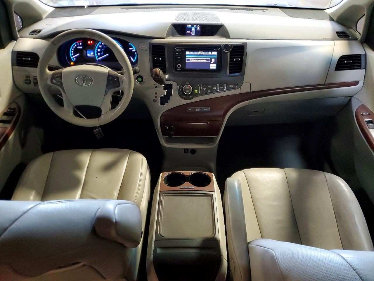 Toyota Sienna Xle 8-passenger