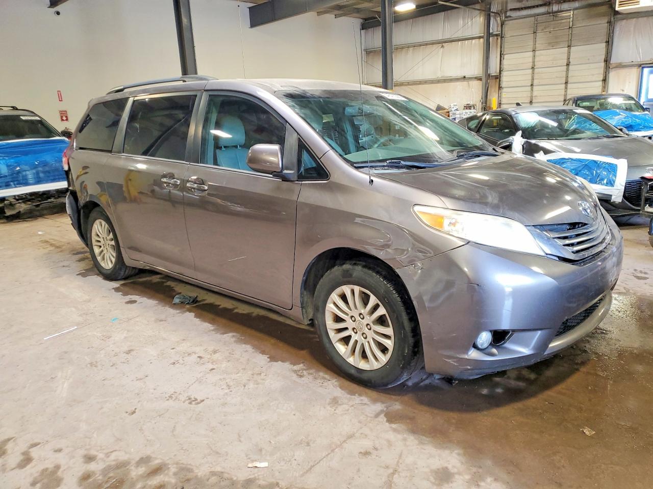 Toyota Sienna Xle 8-passenger