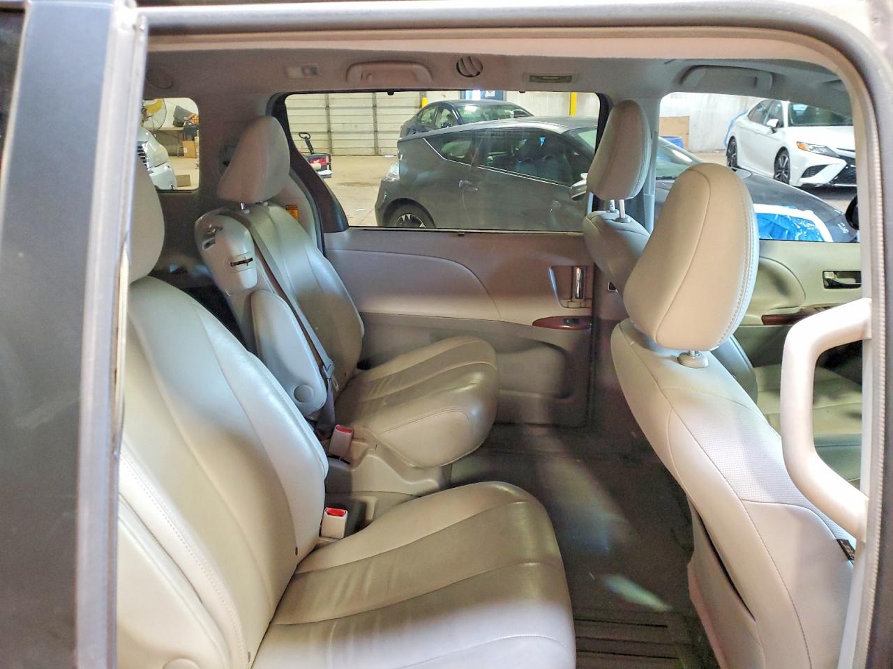 Toyota Sienna Xle 8-passenger