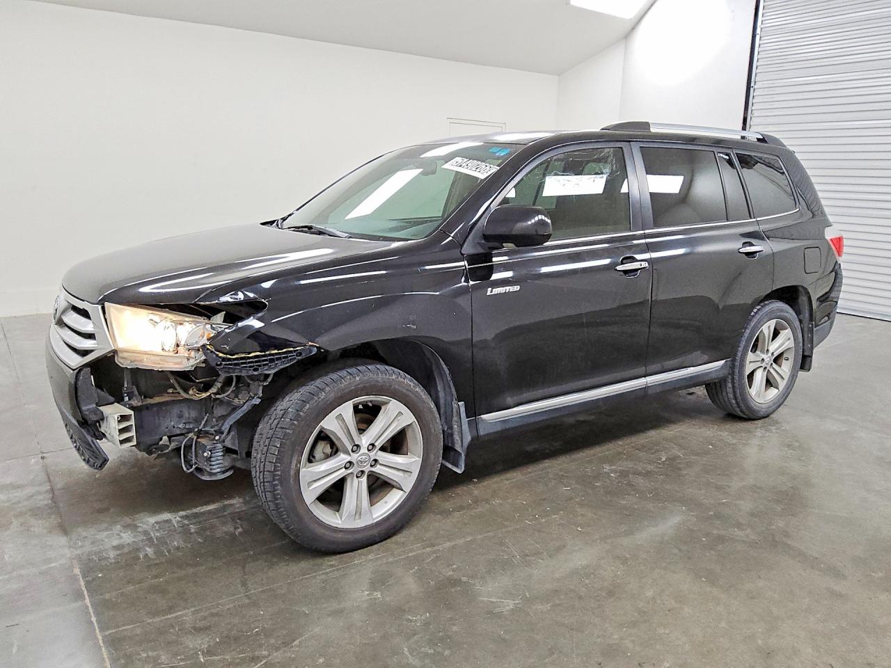 Salvage Toyota Highlander Image
