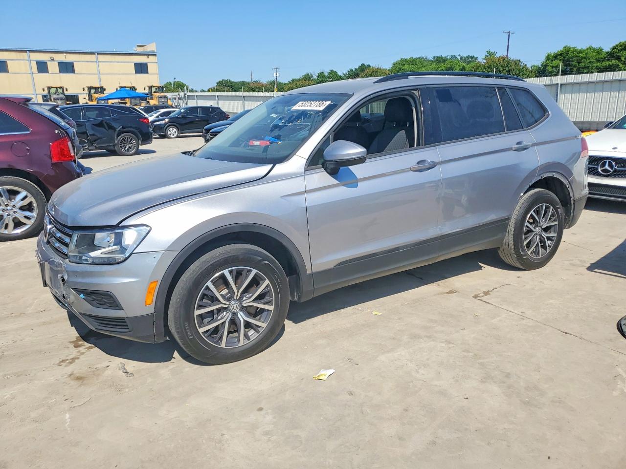 Salvage Volkswagen Tiguan Image