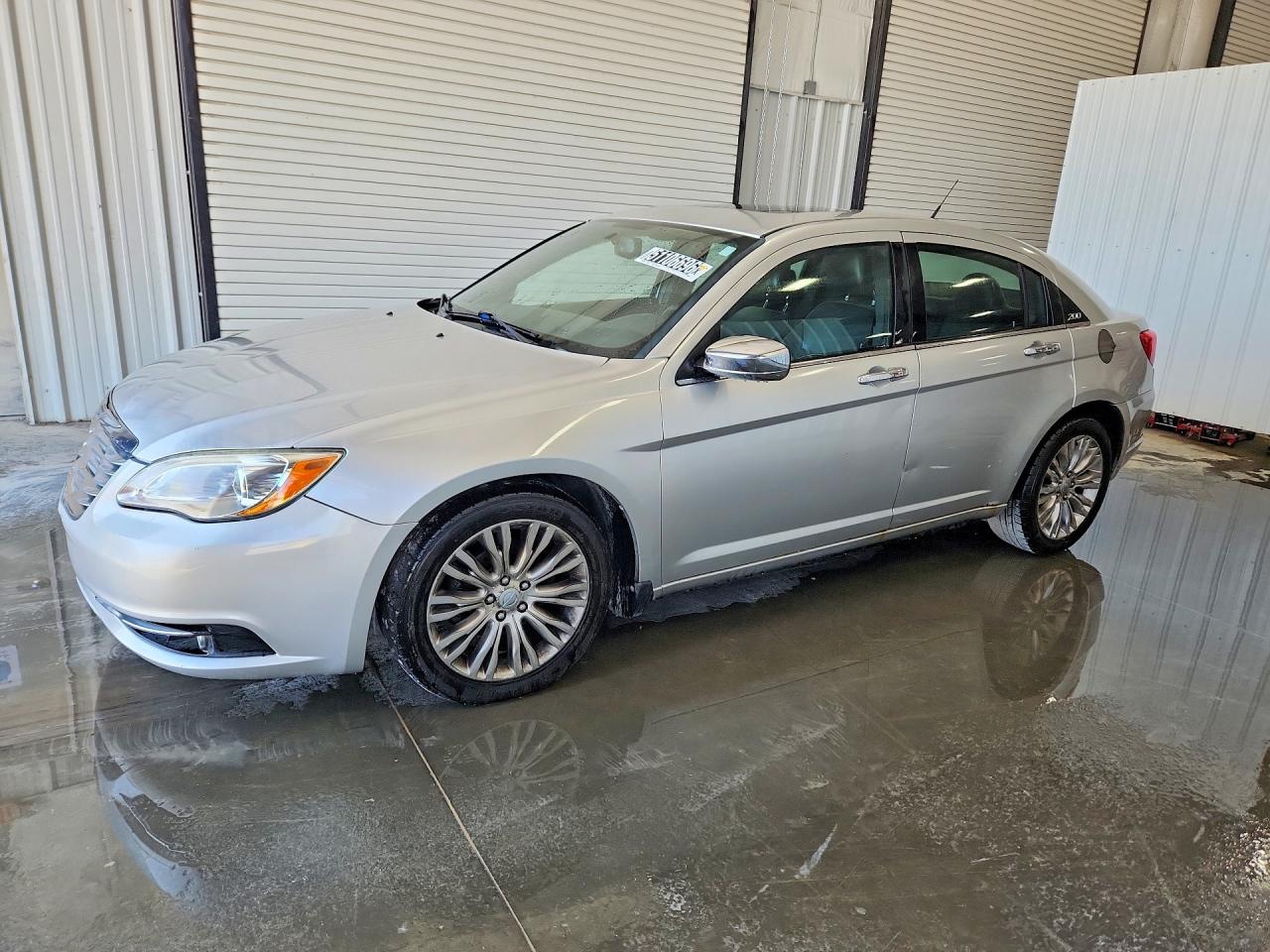 Salvage Chrysler 200 Image