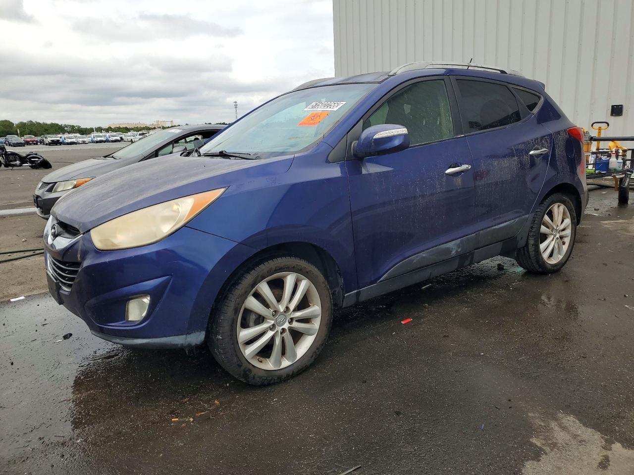 Salvage Hyundai TUCSON Image