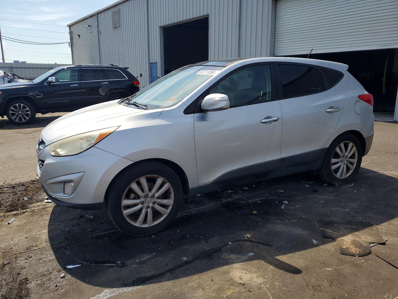 Salvage Hyundai TUCSON Image