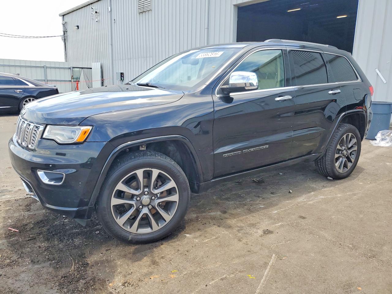 Salvage Jeep Cherokee Image