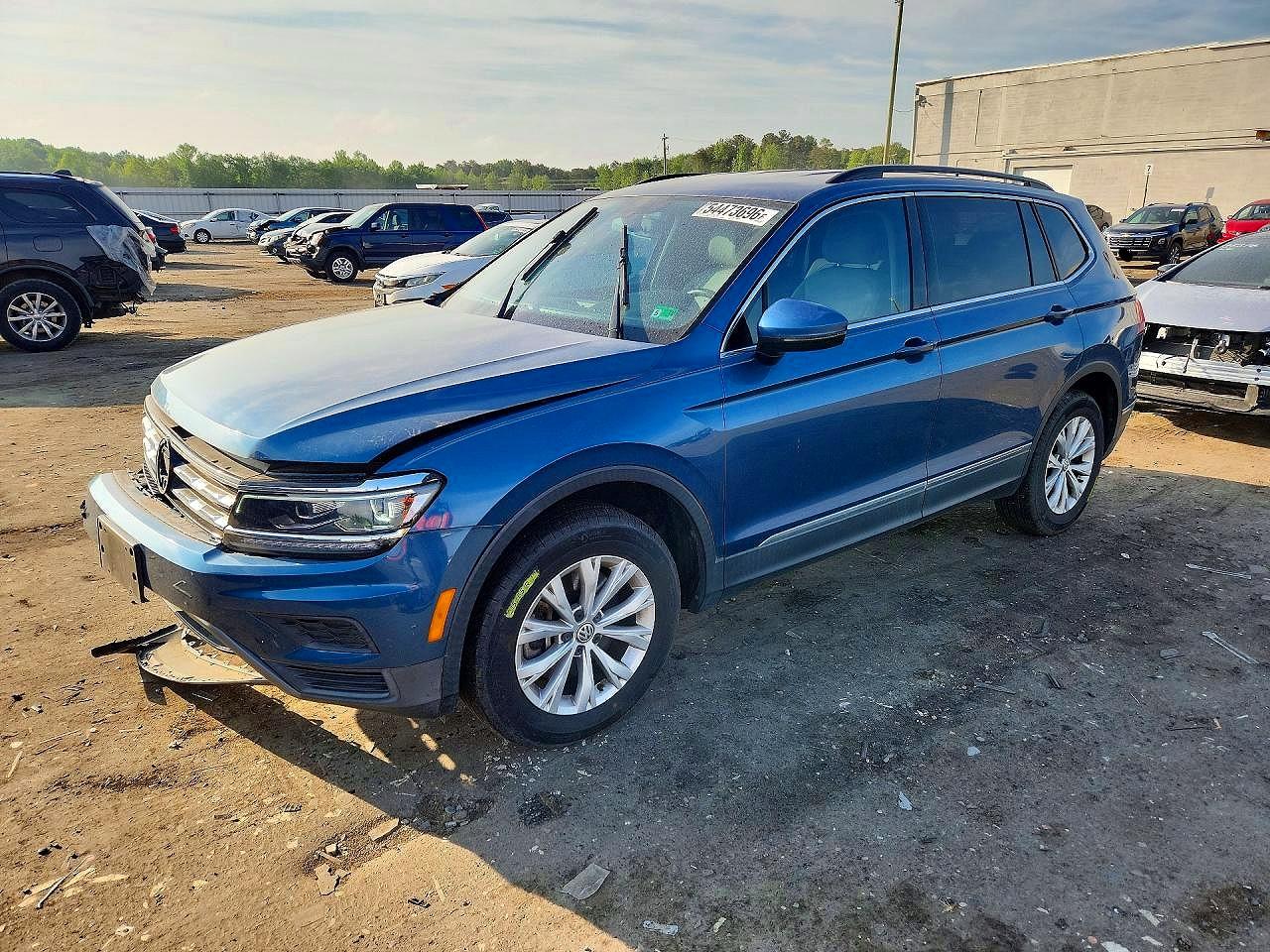 Salvage Volkswagen Tiguan Image