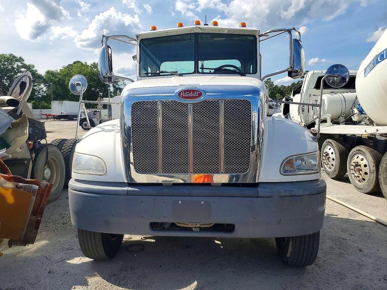 Peterbilt 348