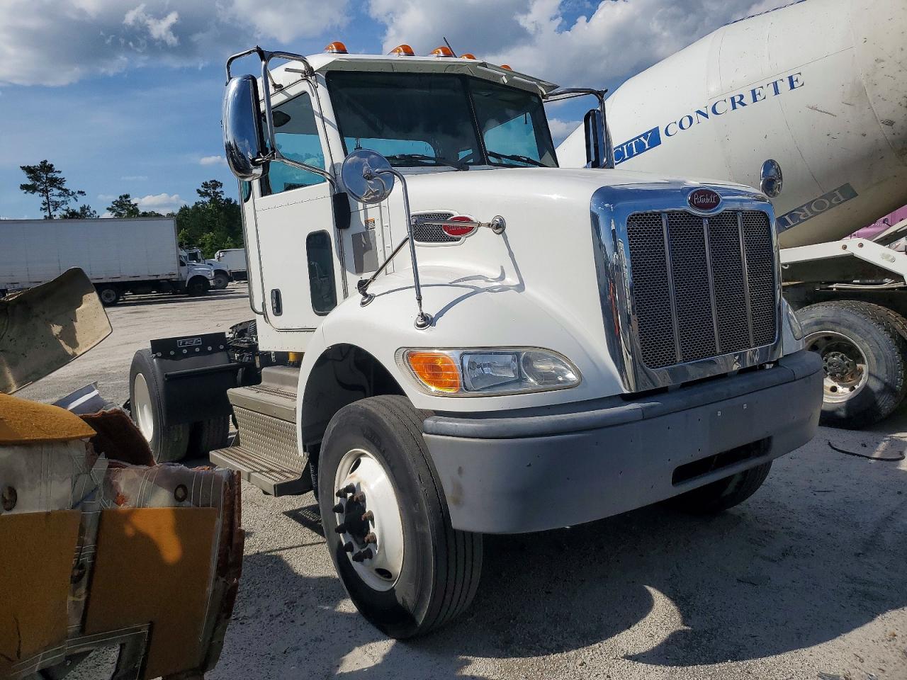 Salvage Peterbilt 348 Image