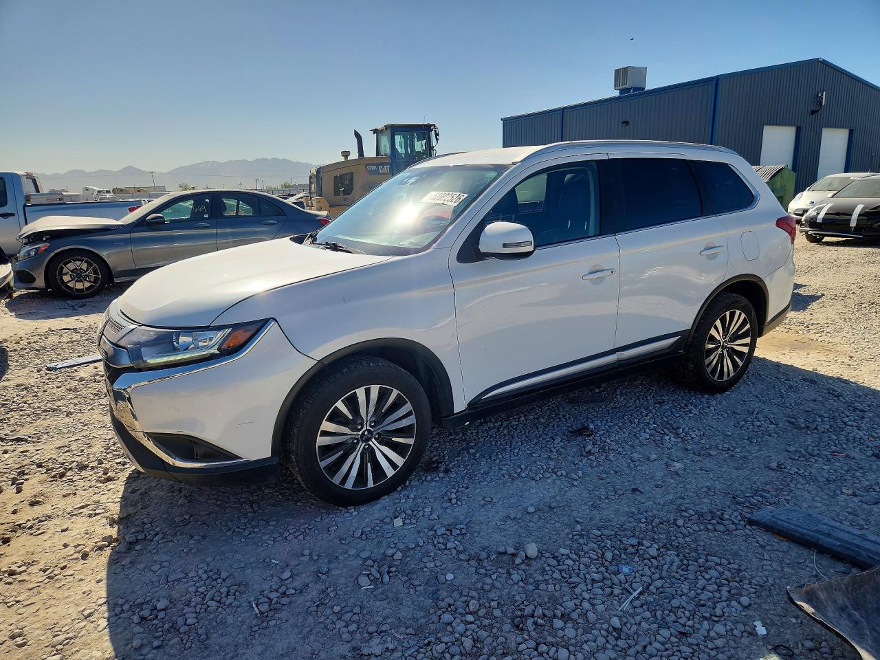 Salvage Mitsubishi Outlander Image