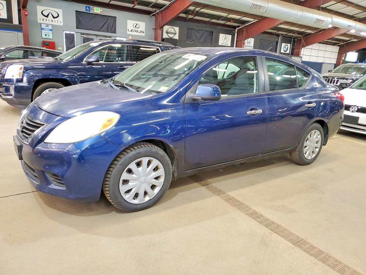 Salvage Nissan Versa Image