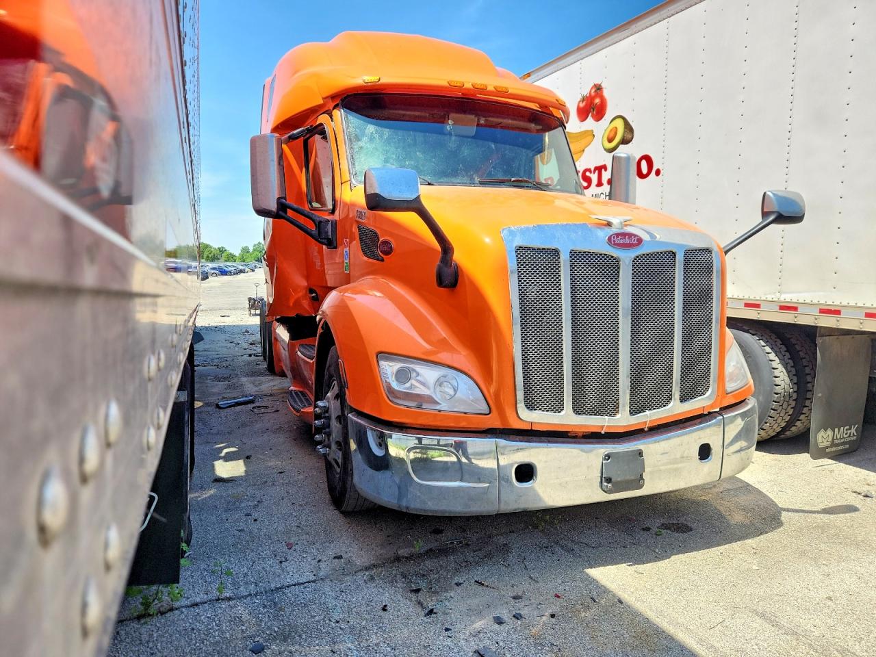 Salvage Peterbilt 579 Image