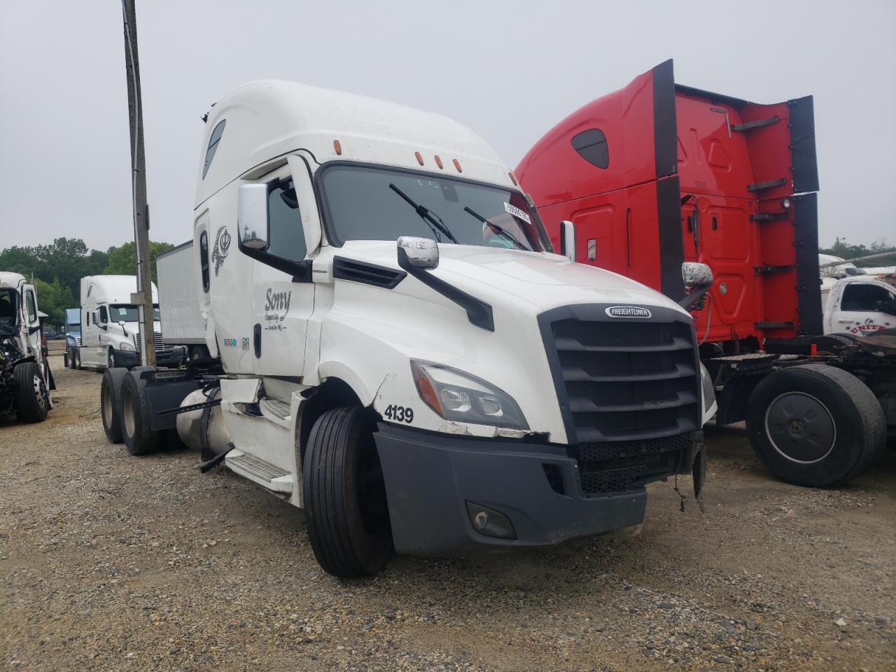 Salvage Freightliner Cascadia Image