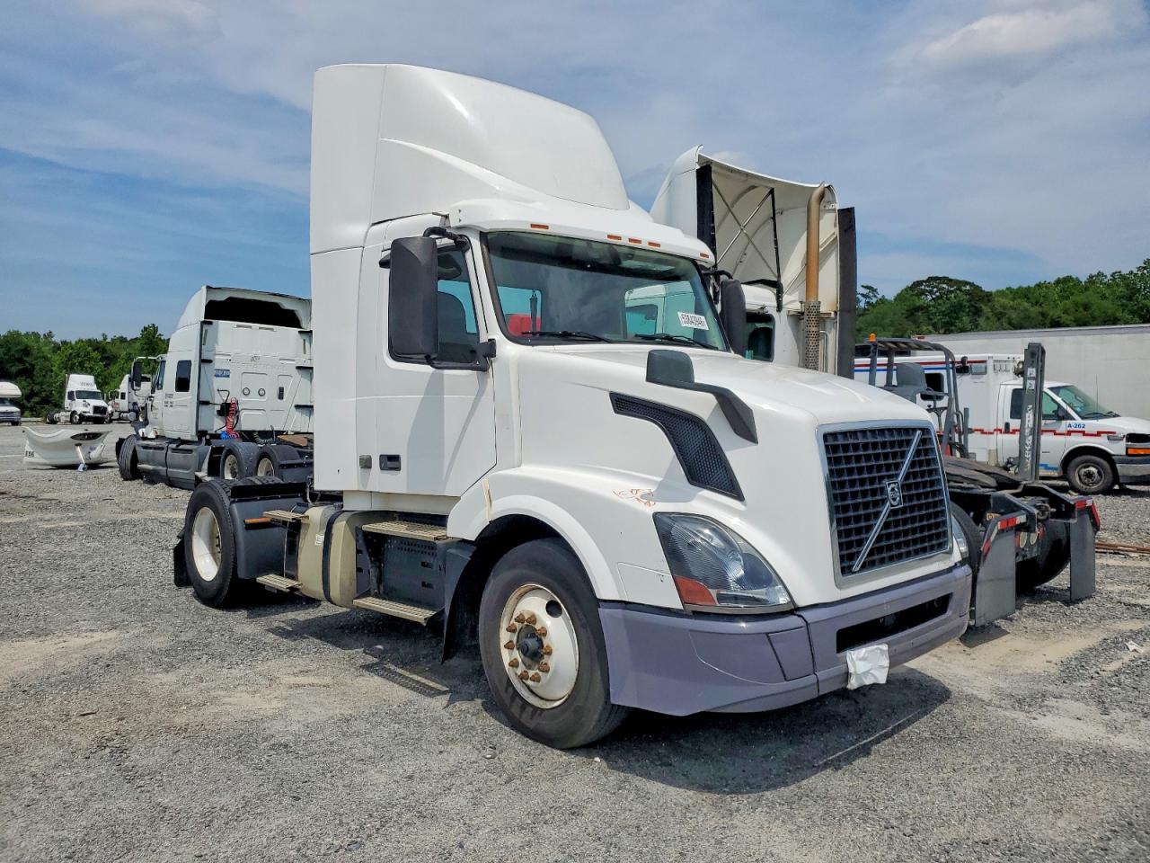 Salvage Volvo Vn Image