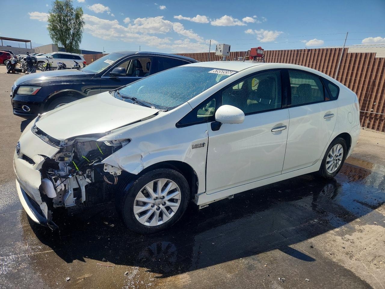 Salvage Toyota Prius Image