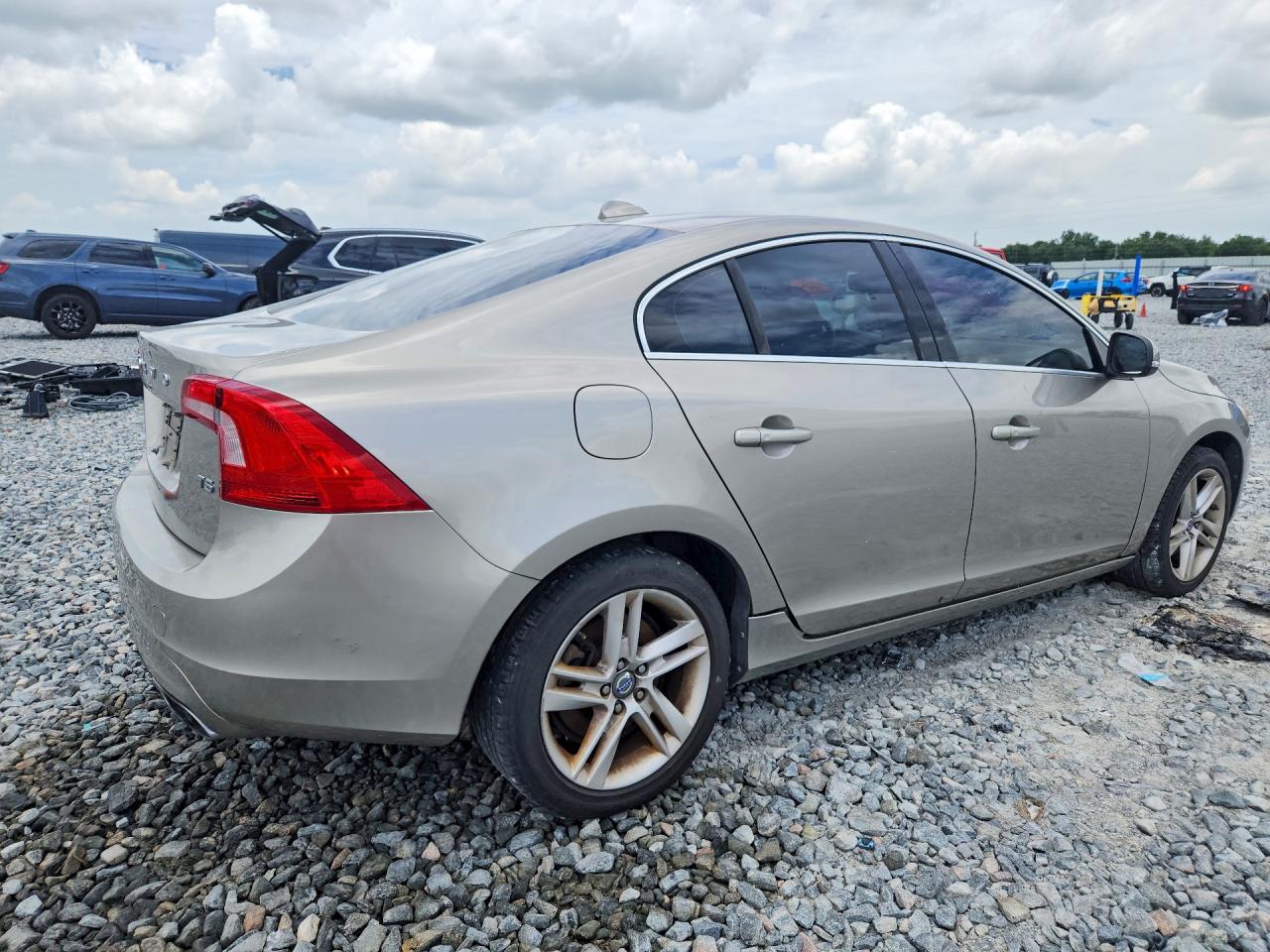 Volvo S60 T5