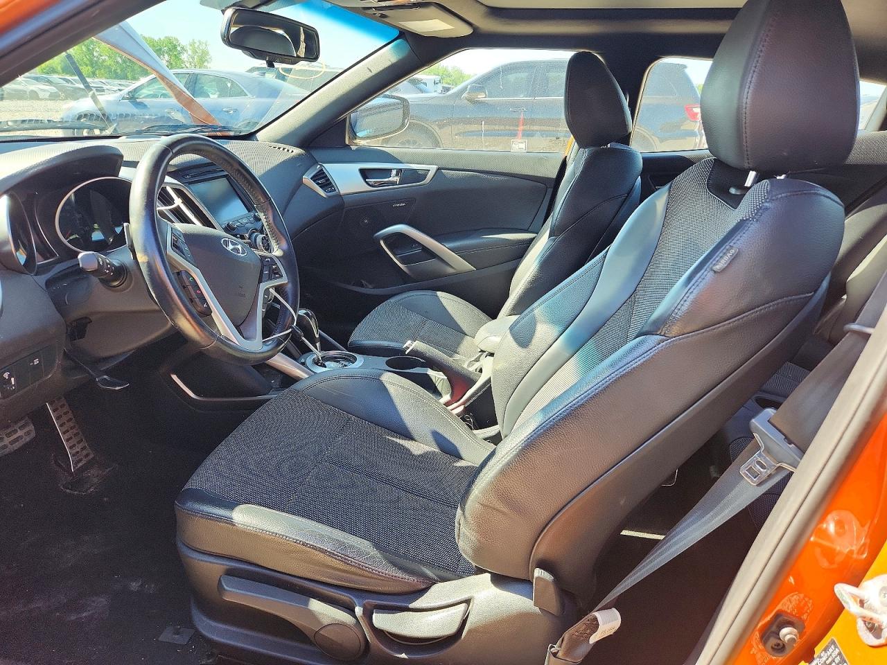 Hyundai VELOSTER Base