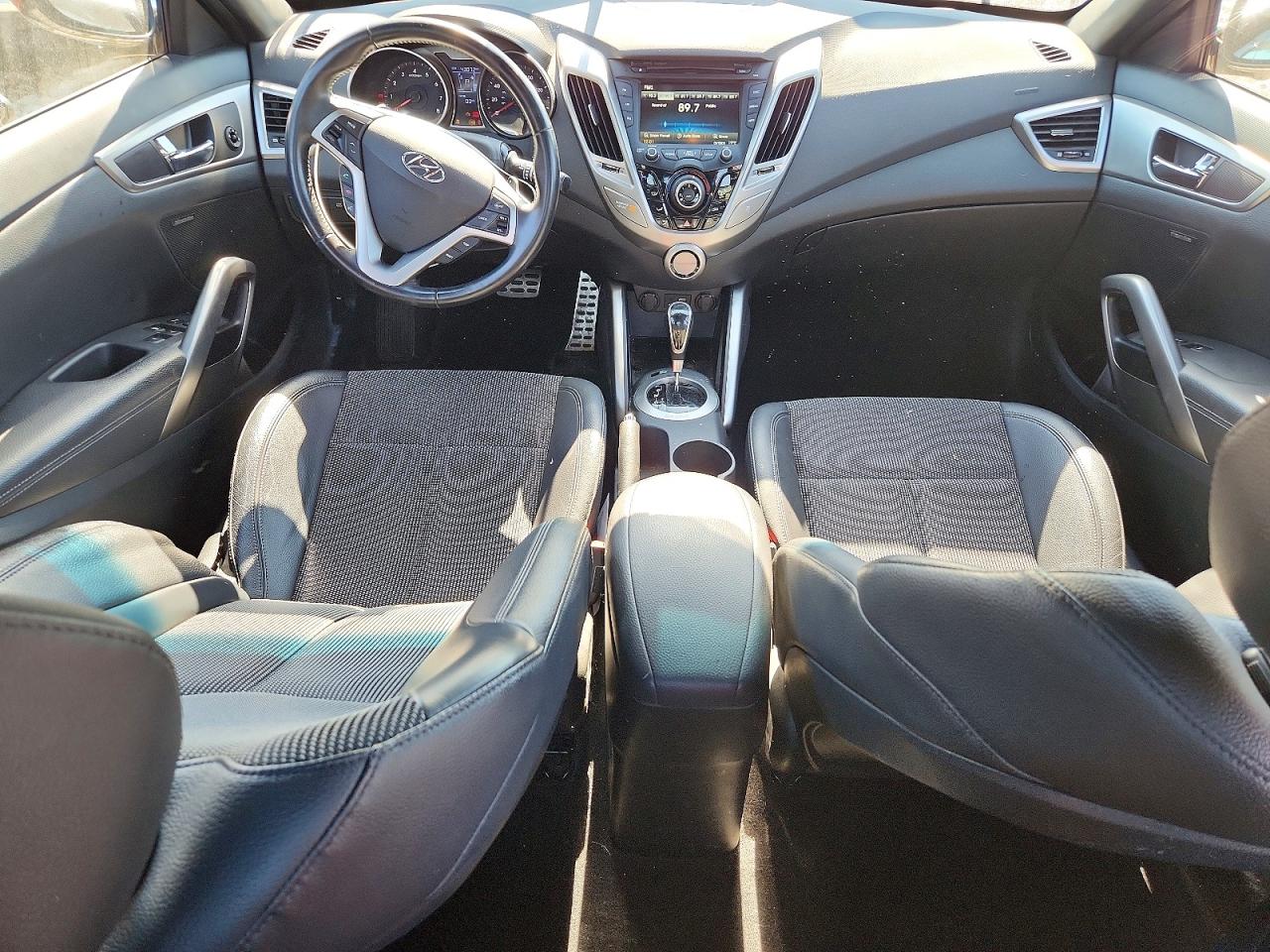 Hyundai VELOSTER Base