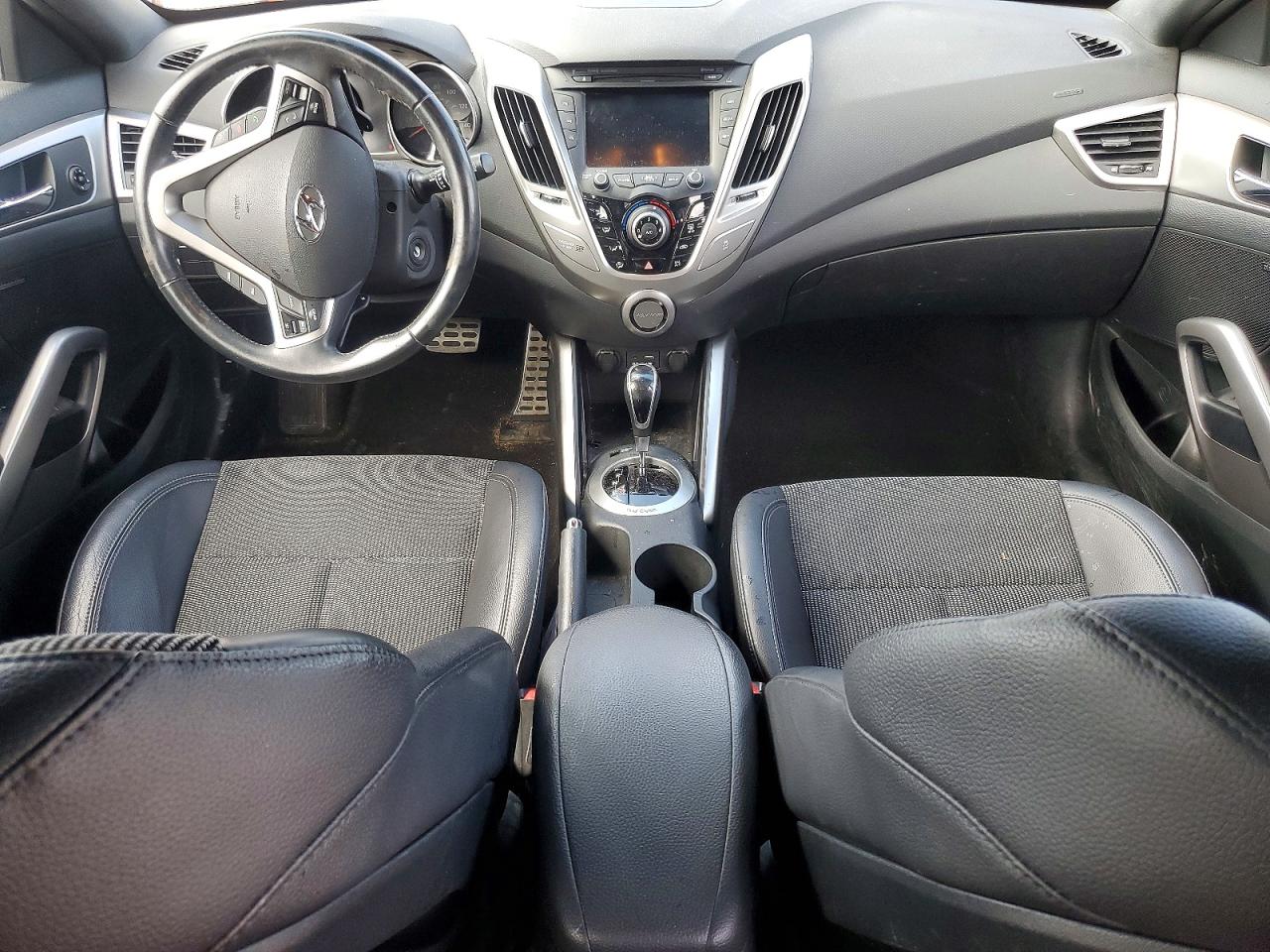 Hyundai VELOSTER Base