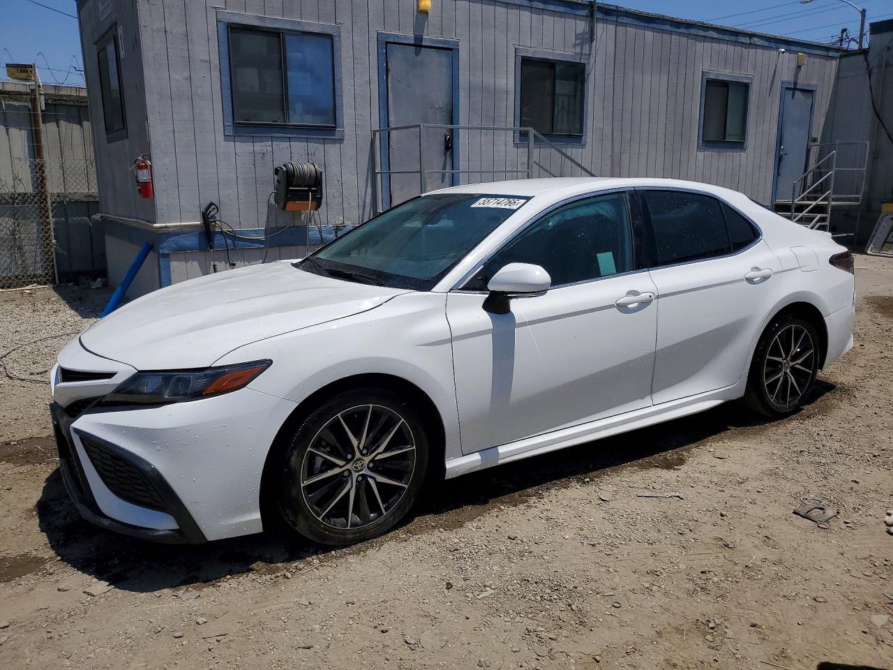 Salvage Toyota Camry Image