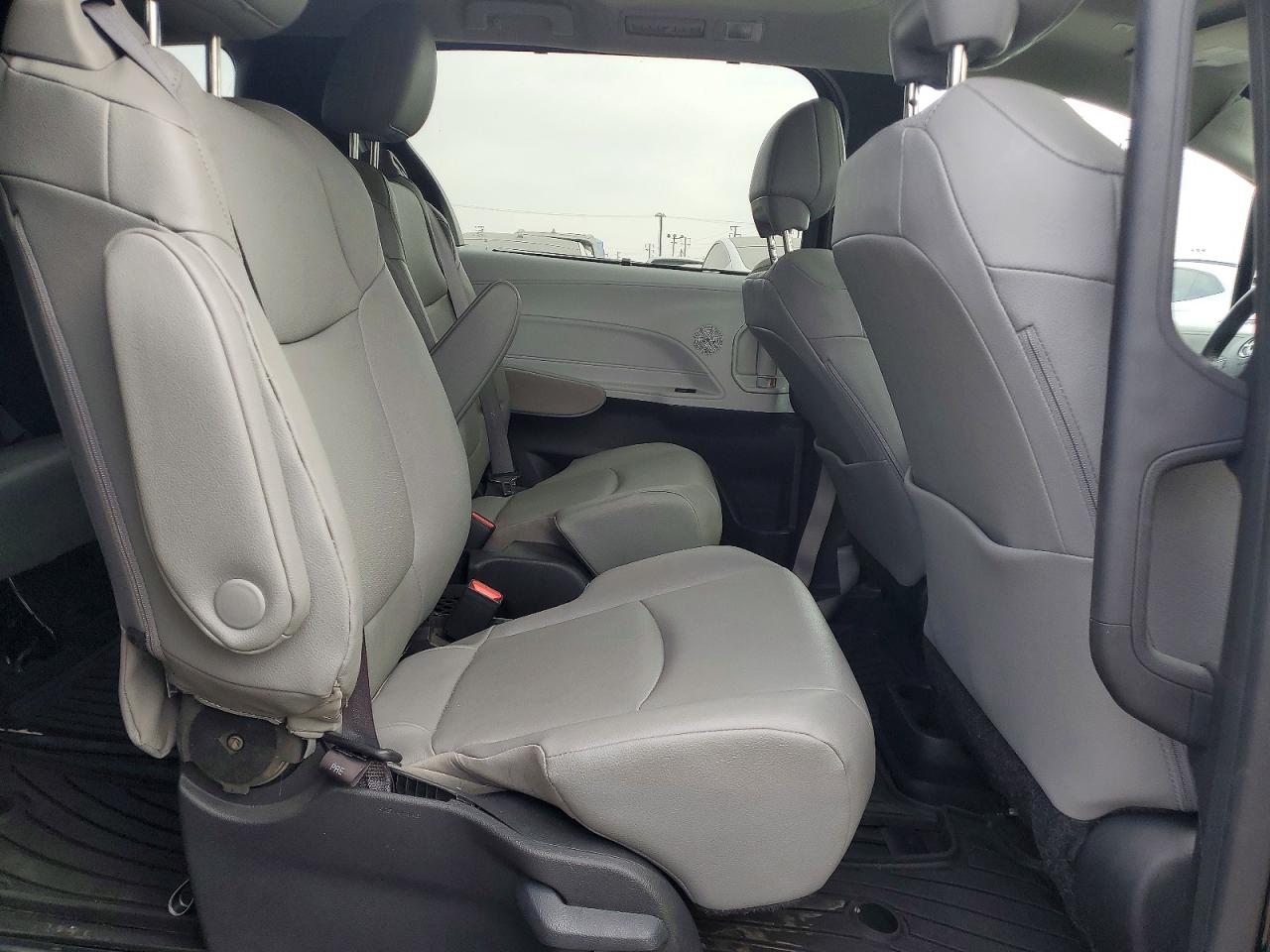 Toyota Sienna Xle 7-passenger