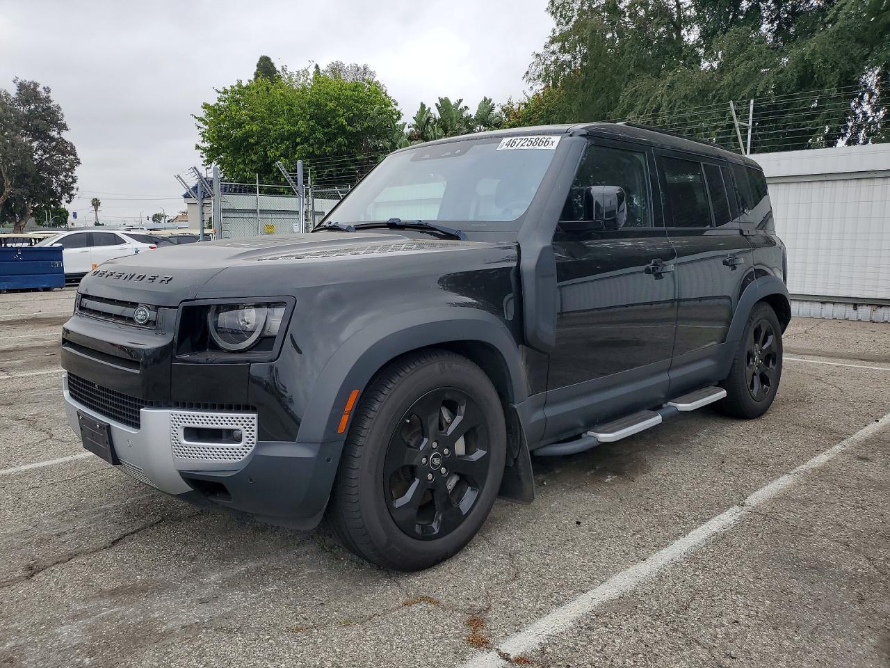 Salvage Land Rover Defender Image