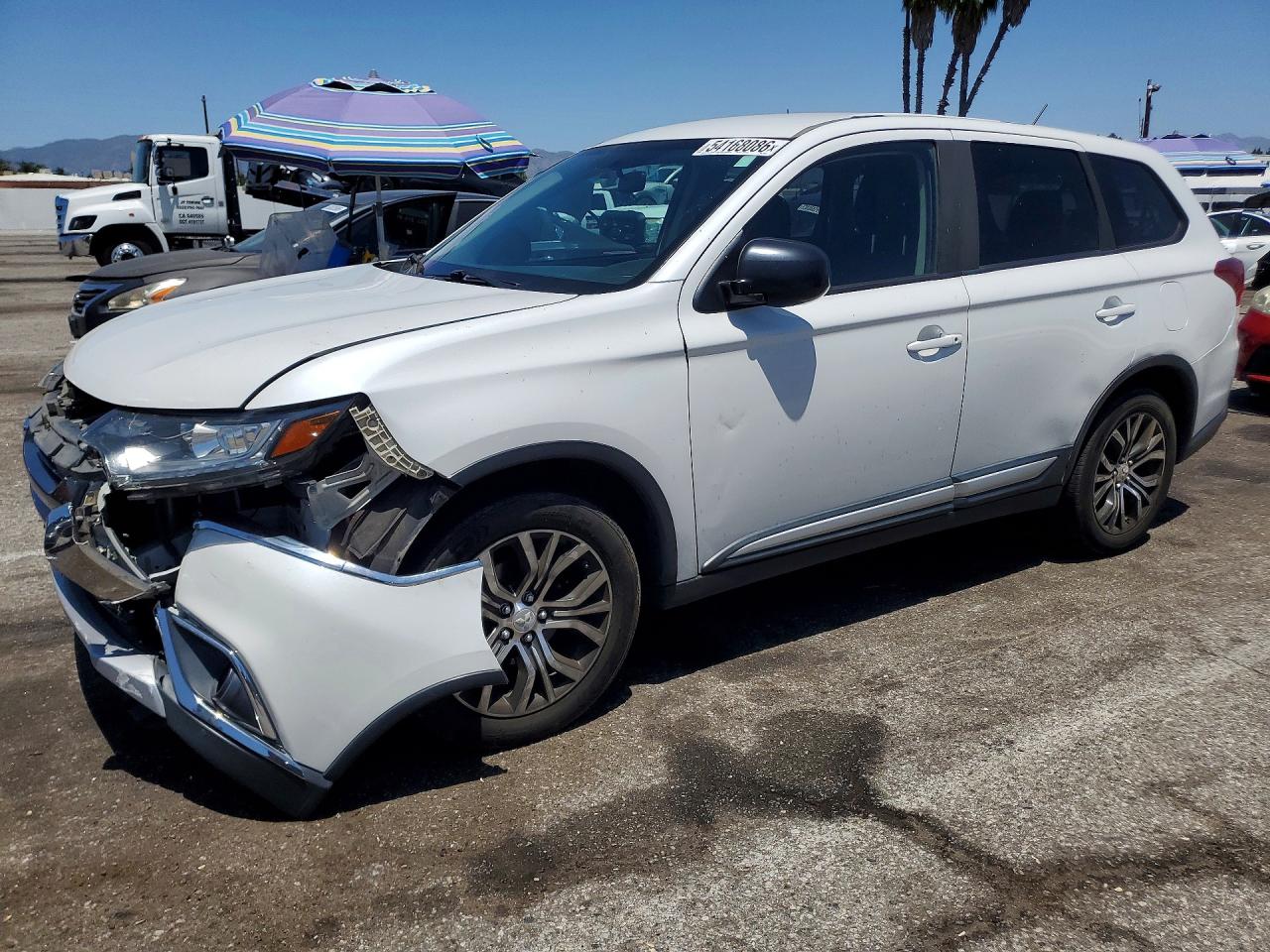 Salvage Mitsubishi Outlander Image