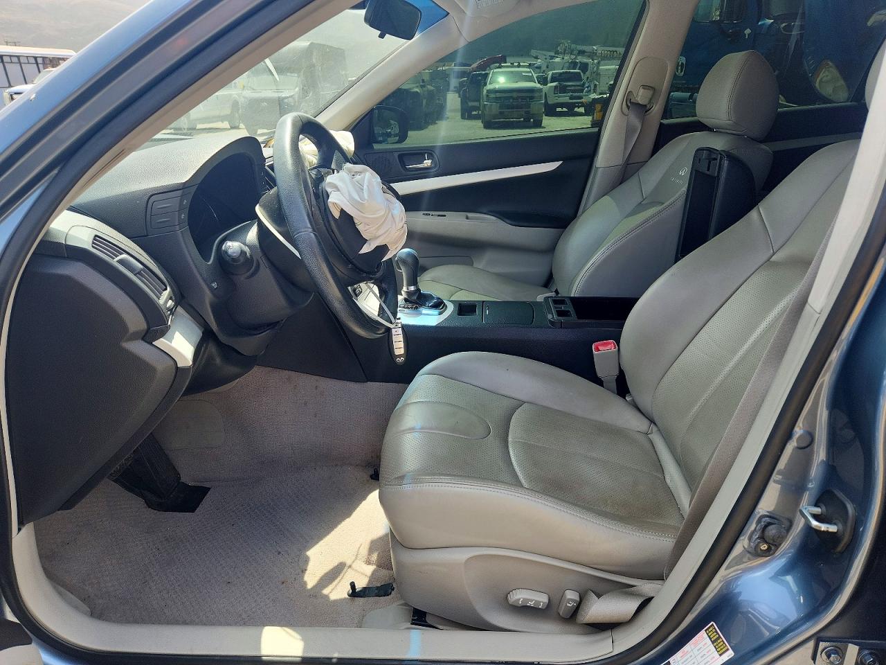 INFINITI G37 Base