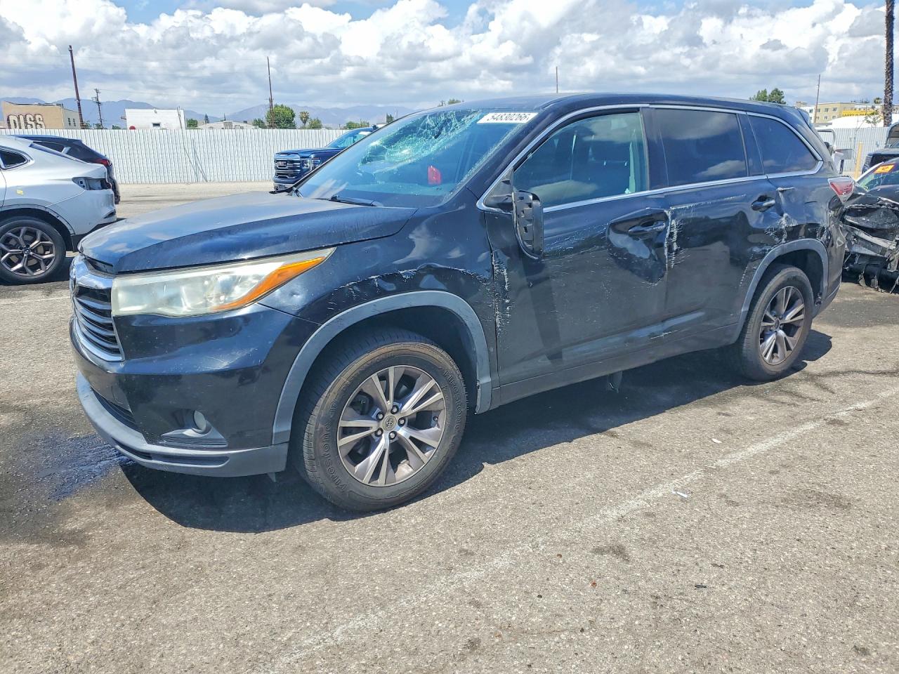 Salvage Toyota Highlander Image